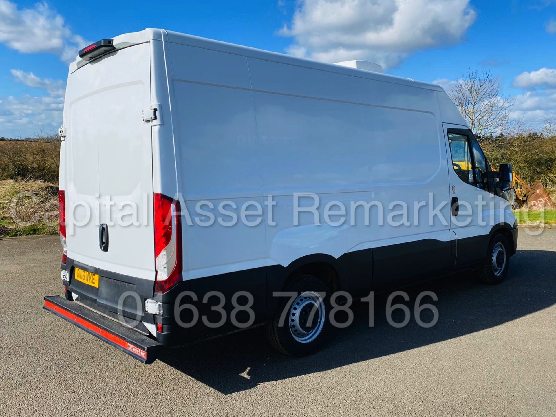 IVECO DAILY 35S13 *FRIDGE / FREEZER VAN* (2016-NEW MODEL) '2.3 DIESEL - 6 SPEED' *SAT NAV* - Image 7 of 35