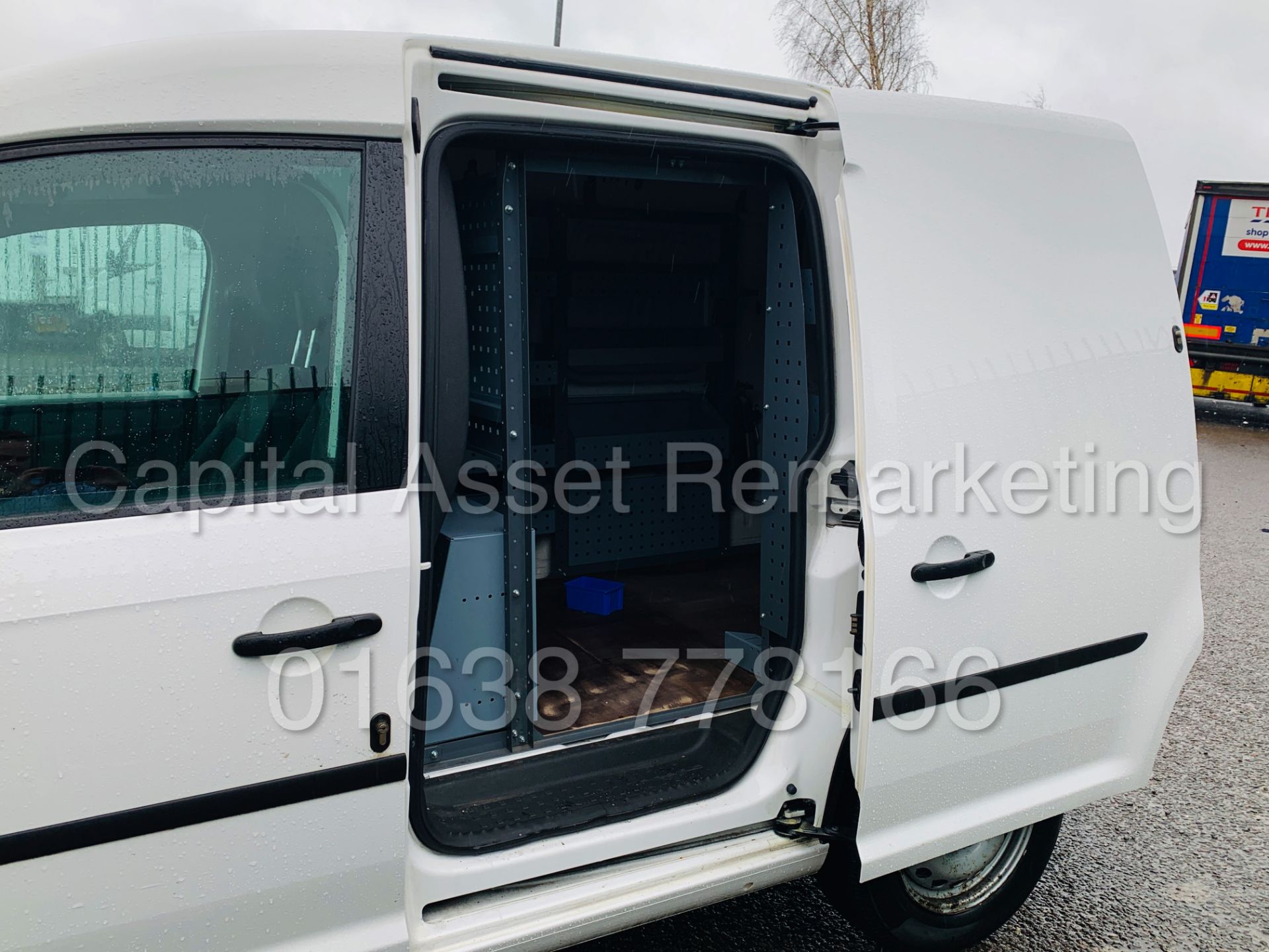 (On Sale) VOLKSWAGEN CADDY C20 *SWB - PANEL VAN* (2016 NEW MODEL) '2.0 TDI -102 BHP' *A/C* (1 OWNER) - Image 21 of 37