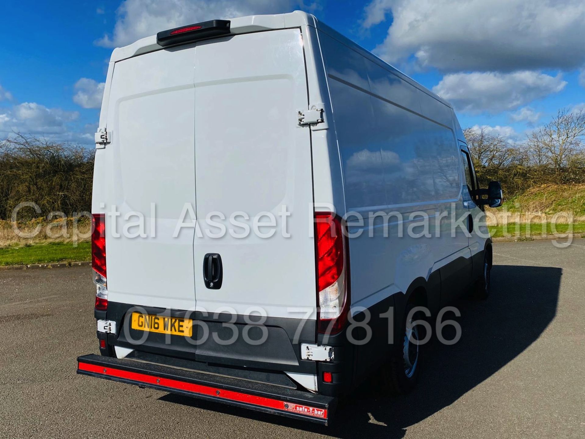 IVECO DAILY 35S13 *FRIDGE / FREEZER VAN* (2016-NEW MODEL) '2.3 DIESEL - 6 SPEED' *SAT NAV* - Image 6 of 35