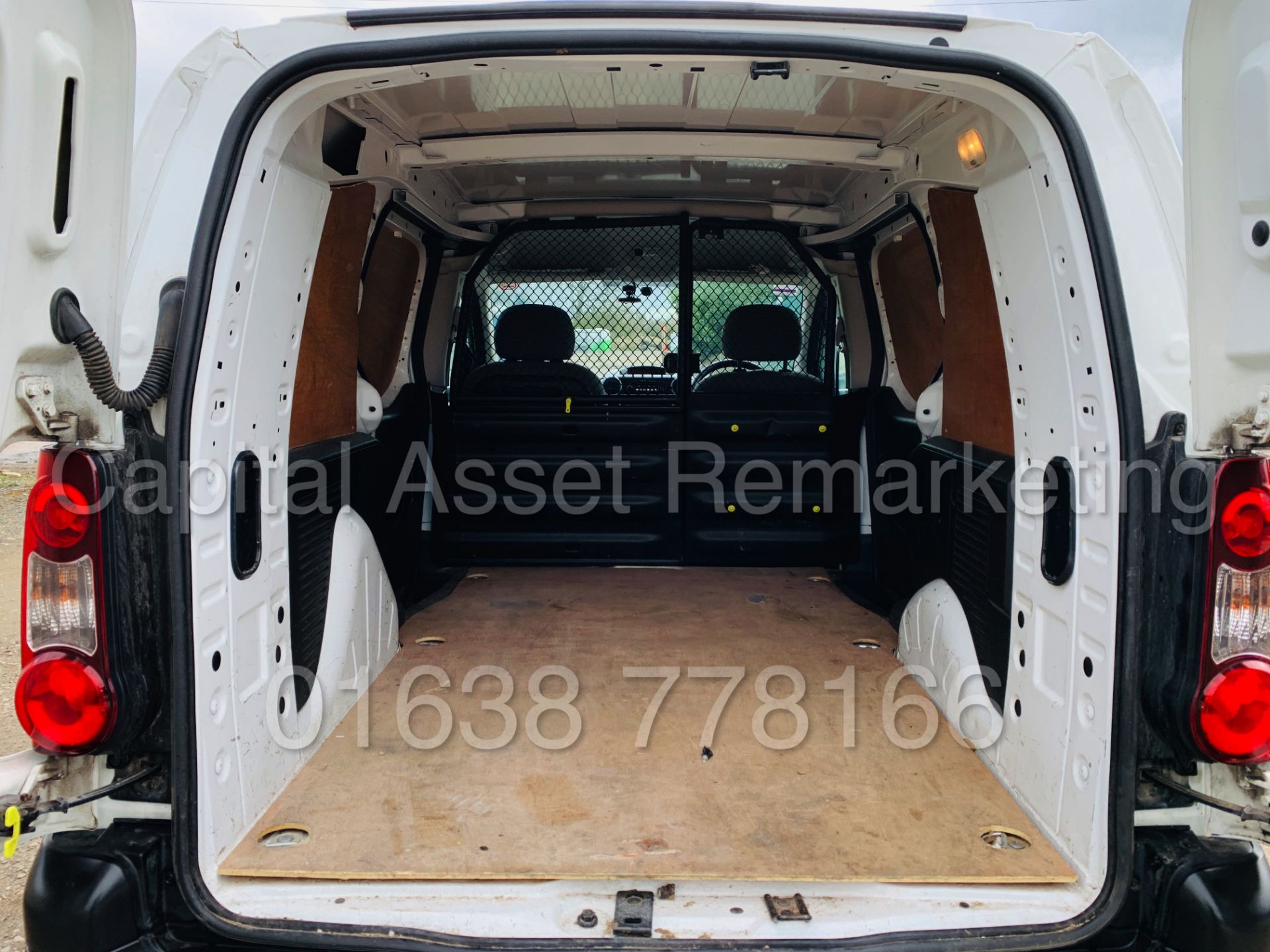 PEUGEOT PARTNER *750 S* LWB - PANEL VAN (2017 MODEL) '1.6 HDI-EURO 6' *U-LEZ COMPLIANT* (1 OWNER) - Image 25 of 40