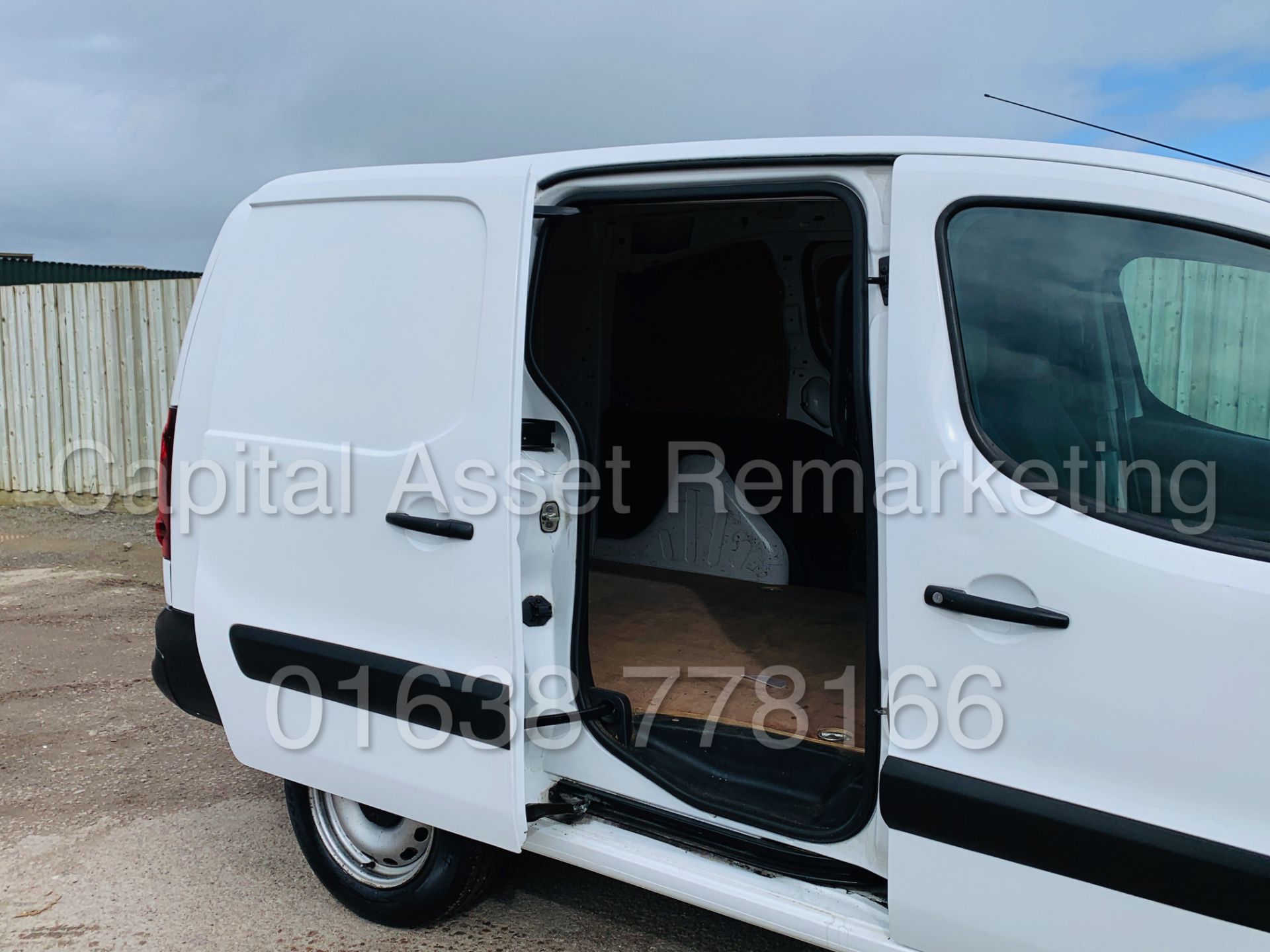 PEUGEOT PARTNER *750 S* LWB - PANEL VAN (2017 MODEL) '1.6 HDI-EURO 6' *U-LEZ COMPLIANT* (1 OWNER) - Image 26 of 40