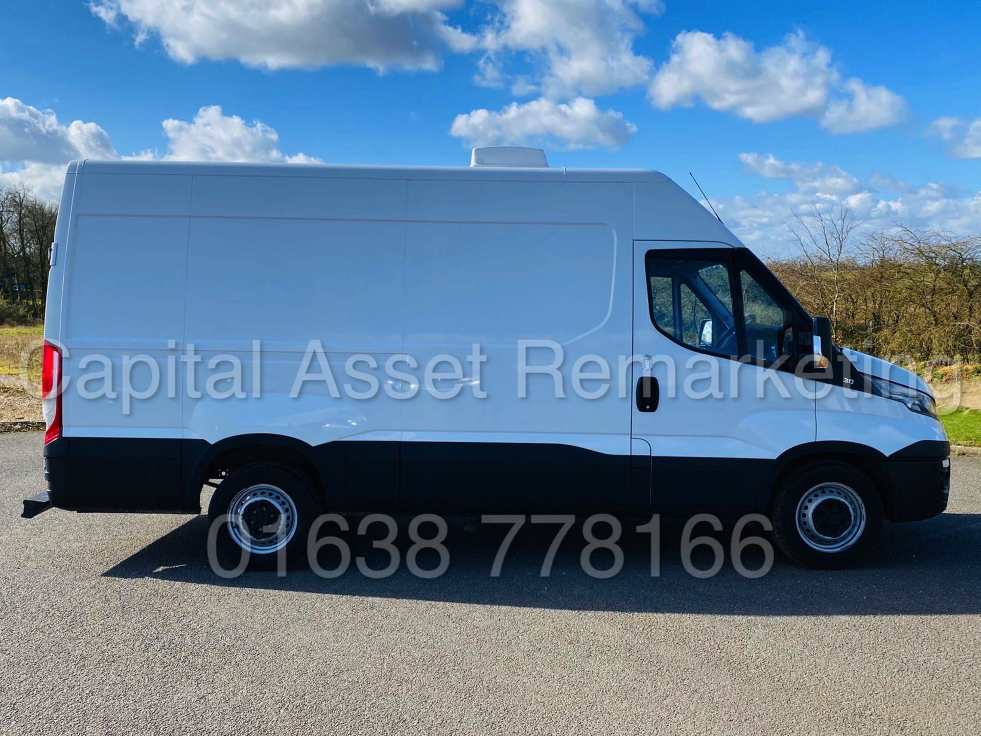 IVECO DAILY 35S13 *FRIDGE / FREEZER VAN* (2016-NEW MODEL) '2.3 DIESEL - 6 SPEED' *SAT NAV* - Image 8 of 35