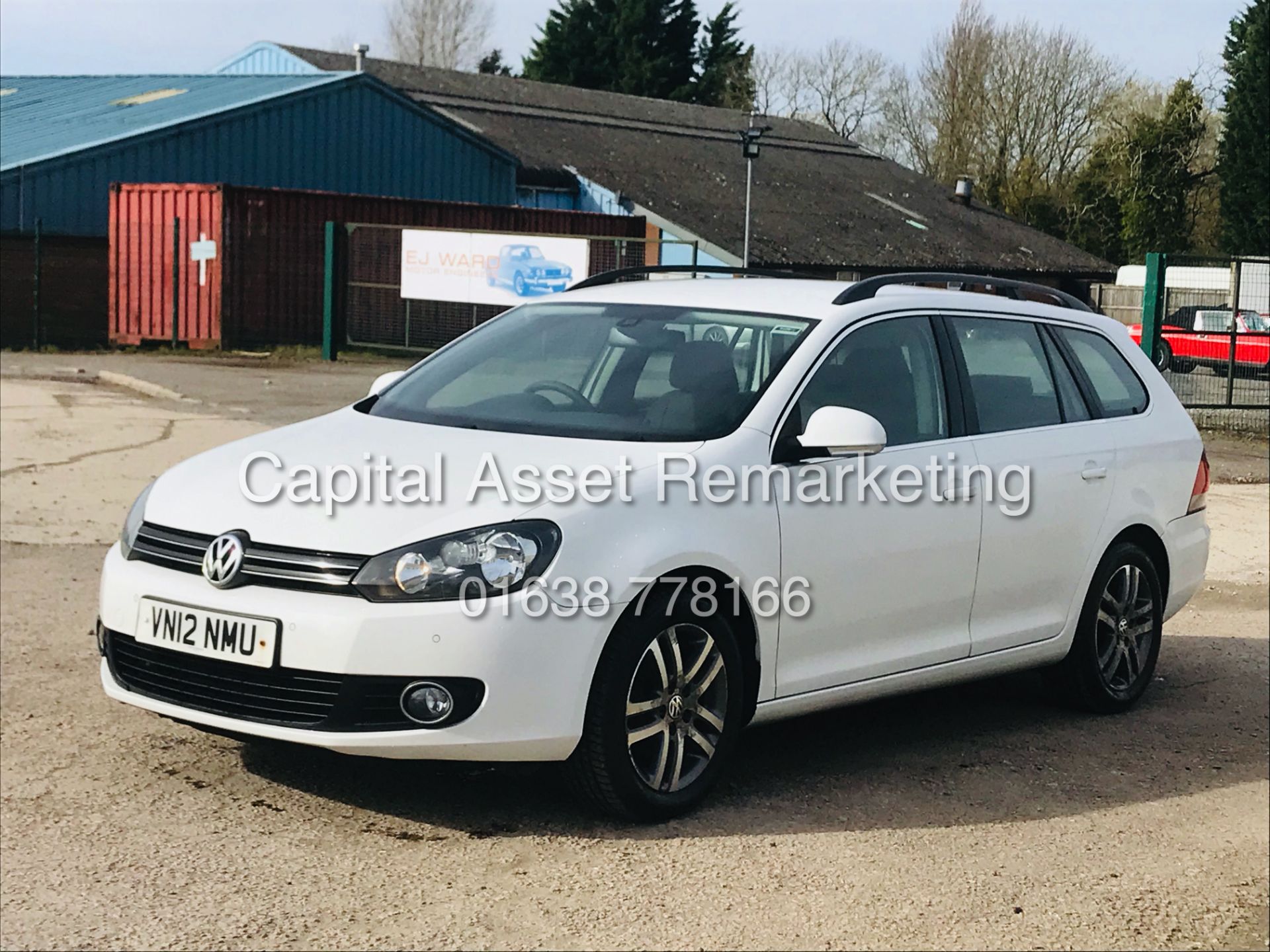 VOLKSWAGEN GOLF SE *5 DOOR ESTATE* (2012) '1.6 TDI - STOP/START' *AIR CON* (1 OWNER FROM NEW) - Image 2 of 38