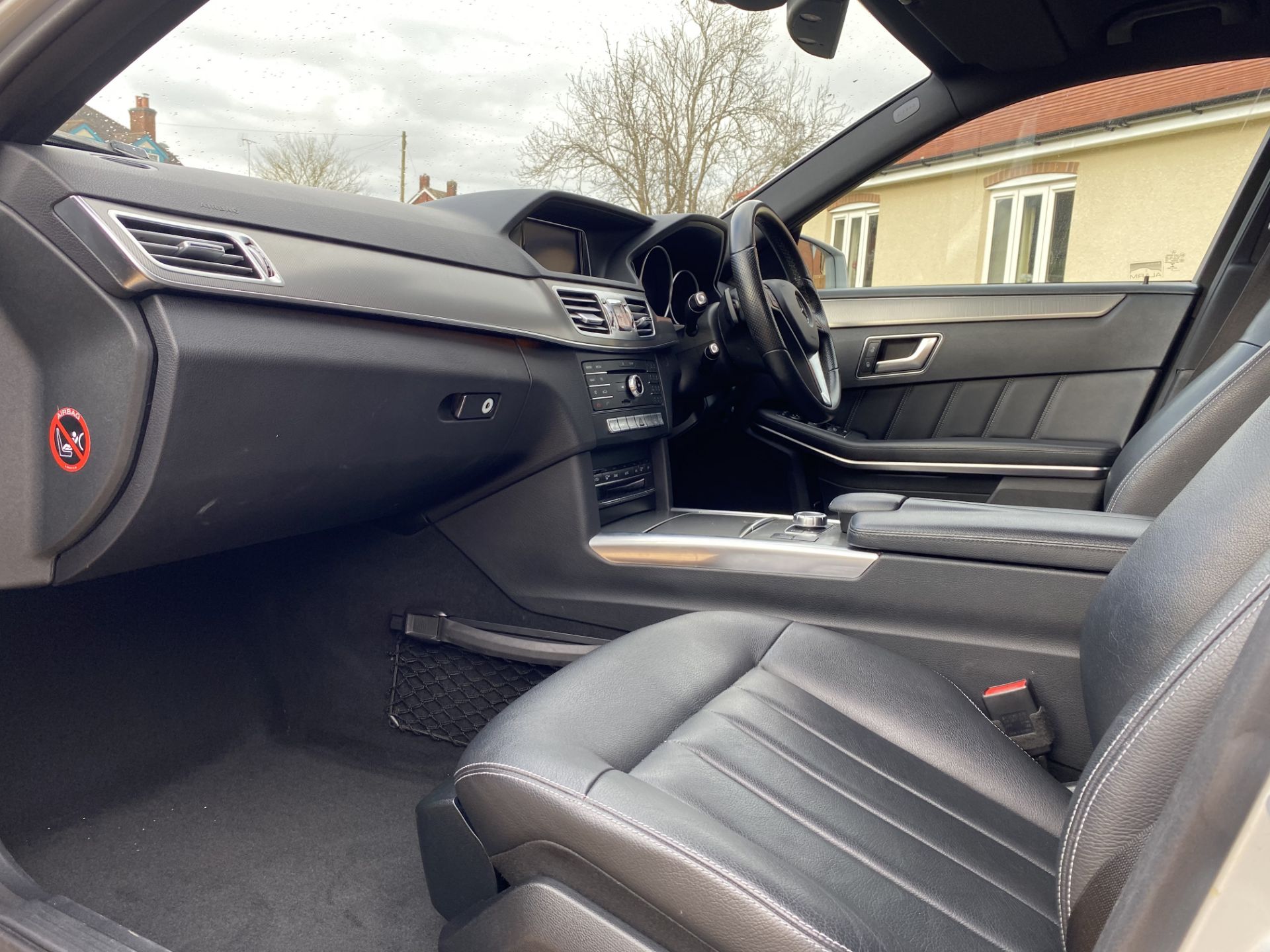 On Sale MERCEDES E220d SPECIAL EQUIPMENT 7G TRONIC AUTO - 15 REG - SAT NAV - LEATHER - HUGE SPEC - Image 11 of 25