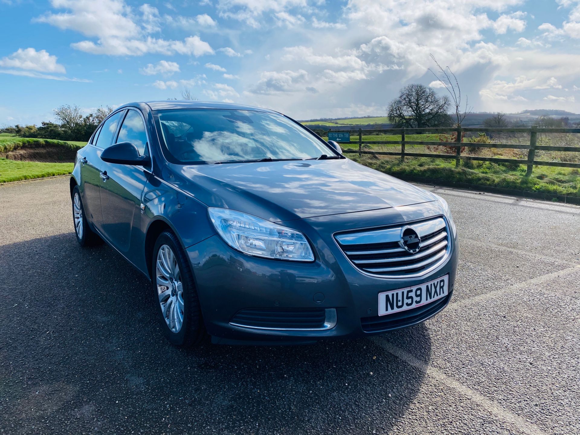 (ON SALE) VAUXHALL INSIGNIA 2.0CDTI "SE" 5 DOOR HATCHBACK - LEATHER - AIR CON - LOW MILES - NO VAT - Image 3 of 30