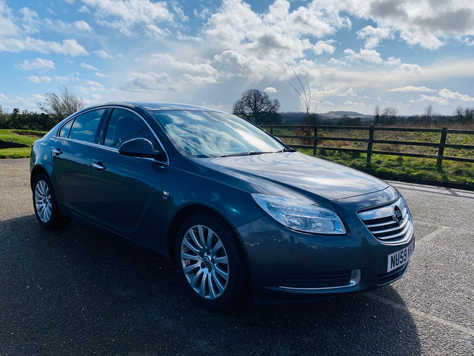 (ON SALE) VAUXHALL INSIGNIA 2.0CDTI "SE" 5 DOOR HATCHBACK - LEATHER - AIR CON - LOW MILES - NO VAT