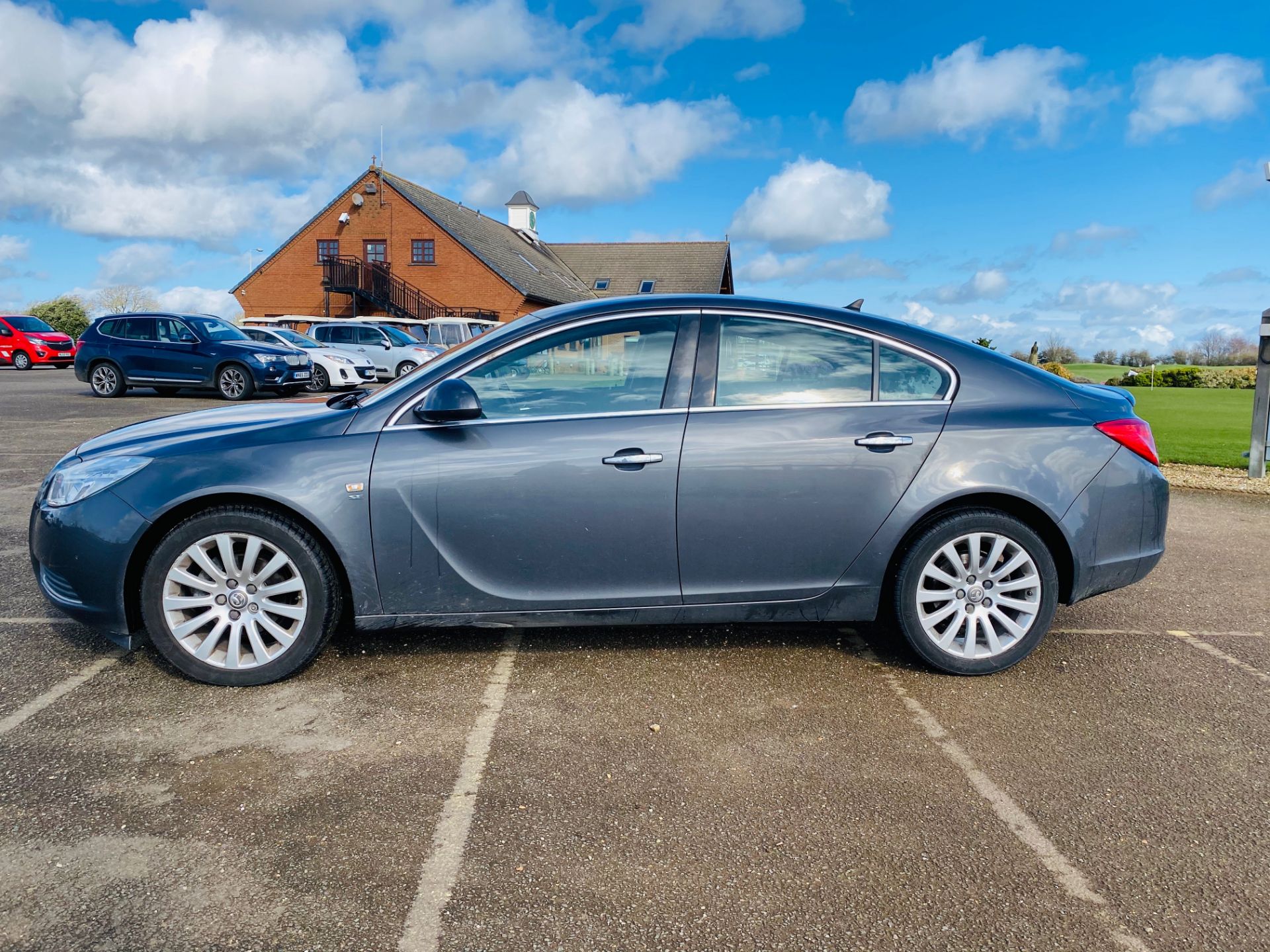 (ON SALE) VAUXHALL INSIGNIA 2.0CDTI "SE" 5 DOOR HATCHBACK - LEATHER - AIR CON - LOW MILES - NO VAT - Image 5 of 30