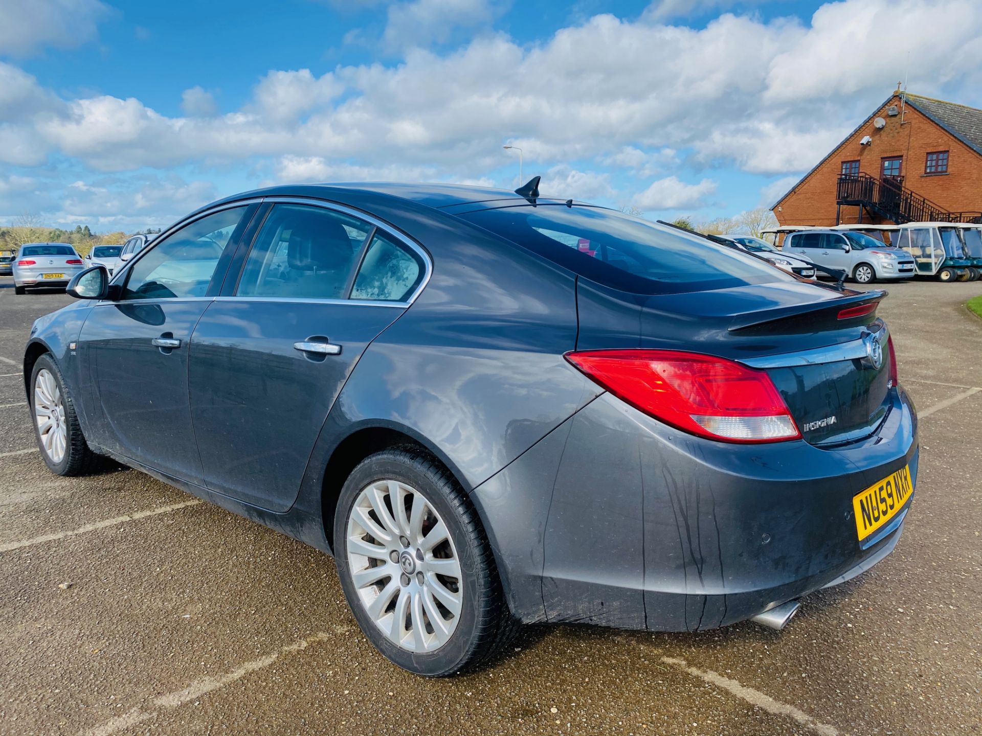 (ON SALE) VAUXHALL INSIGNIA 2.0CDTI "SE" 5 DOOR HATCHBACK - LEATHER - AIR CON - LOW MILES - NO VAT - Image 6 of 30