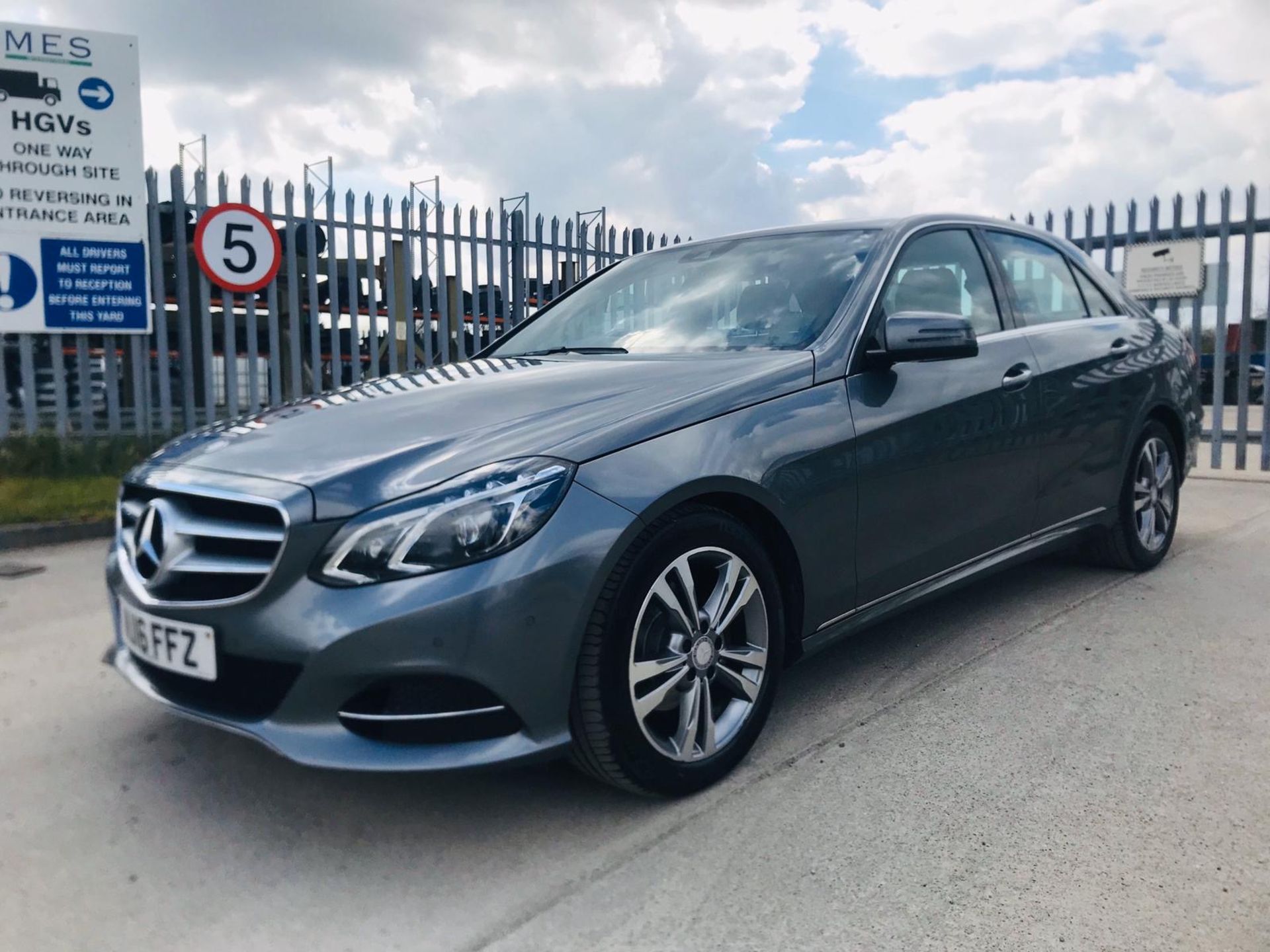 ON SALE MERCEDES E220d (16 REG) BLUETEC "SPECIAL EQUIPMENT" 1 OWNER FSH *SAT NAV* FULL LEATHER - - Bild 4 aus 28