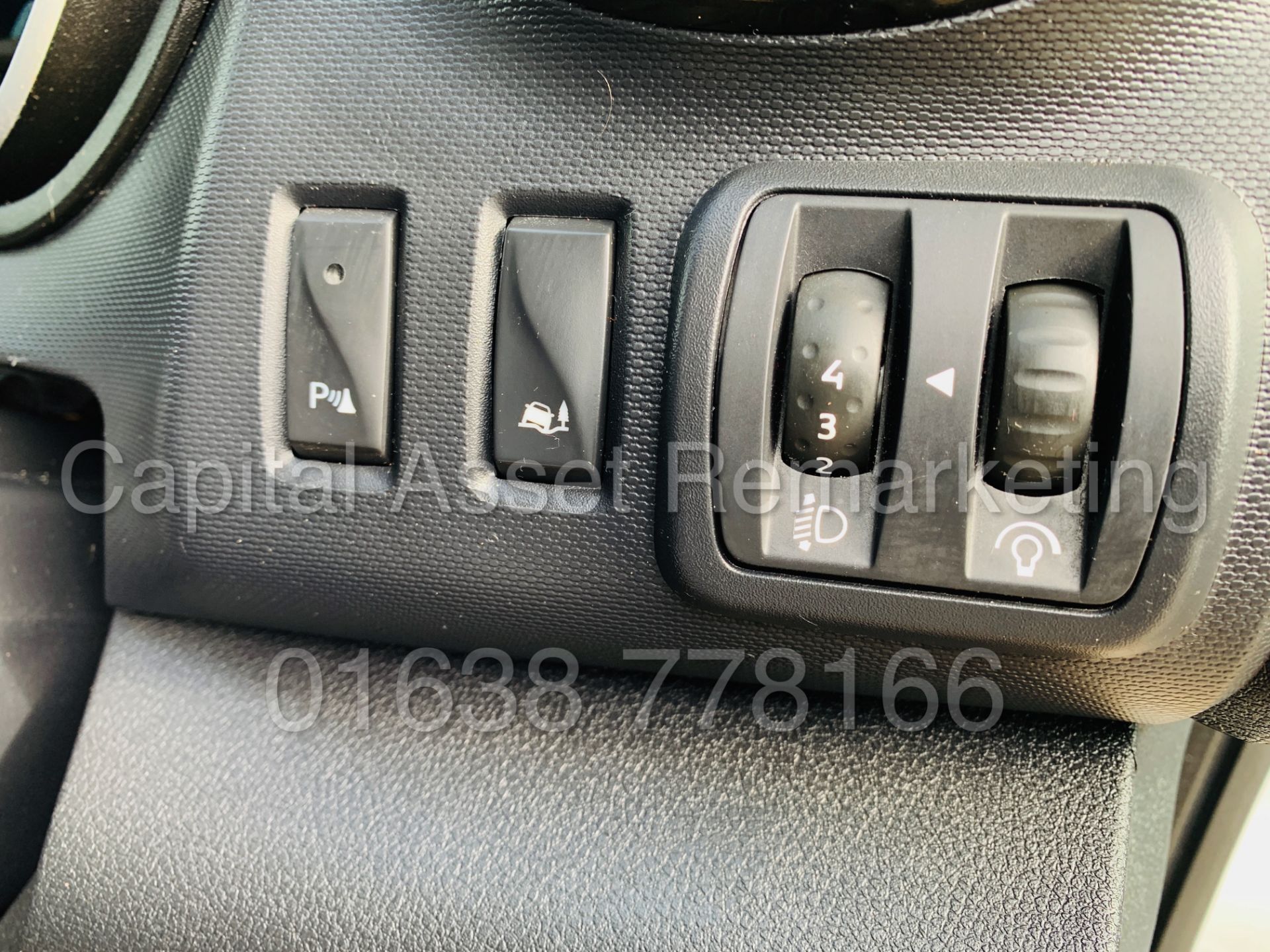 VAUXHALL VIVARO *SPORTIVE* SWB - PANEL VAN (2017 - EURO 6 MODEL) '1.6 CDTI - 6 SPEED' (1 OWNER) - Image 29 of 40