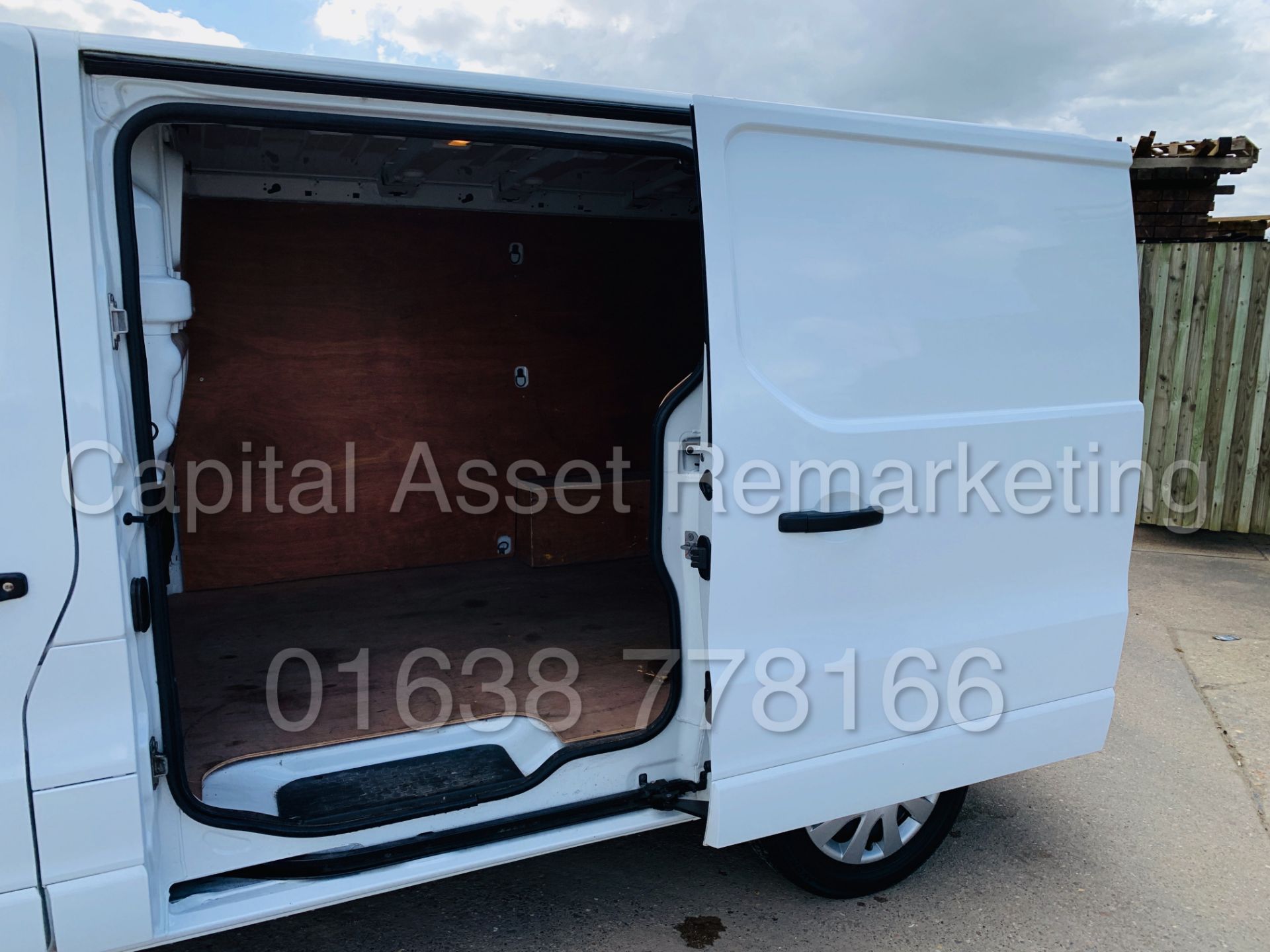 VAUXHALL VIVARO *SPORTIVE* SWB - PANEL VAN (2017 - EURO 6 MODEL) '1.6 CDTI - 6 SPEED' (1 OWNER) - Bild 23 aus 40