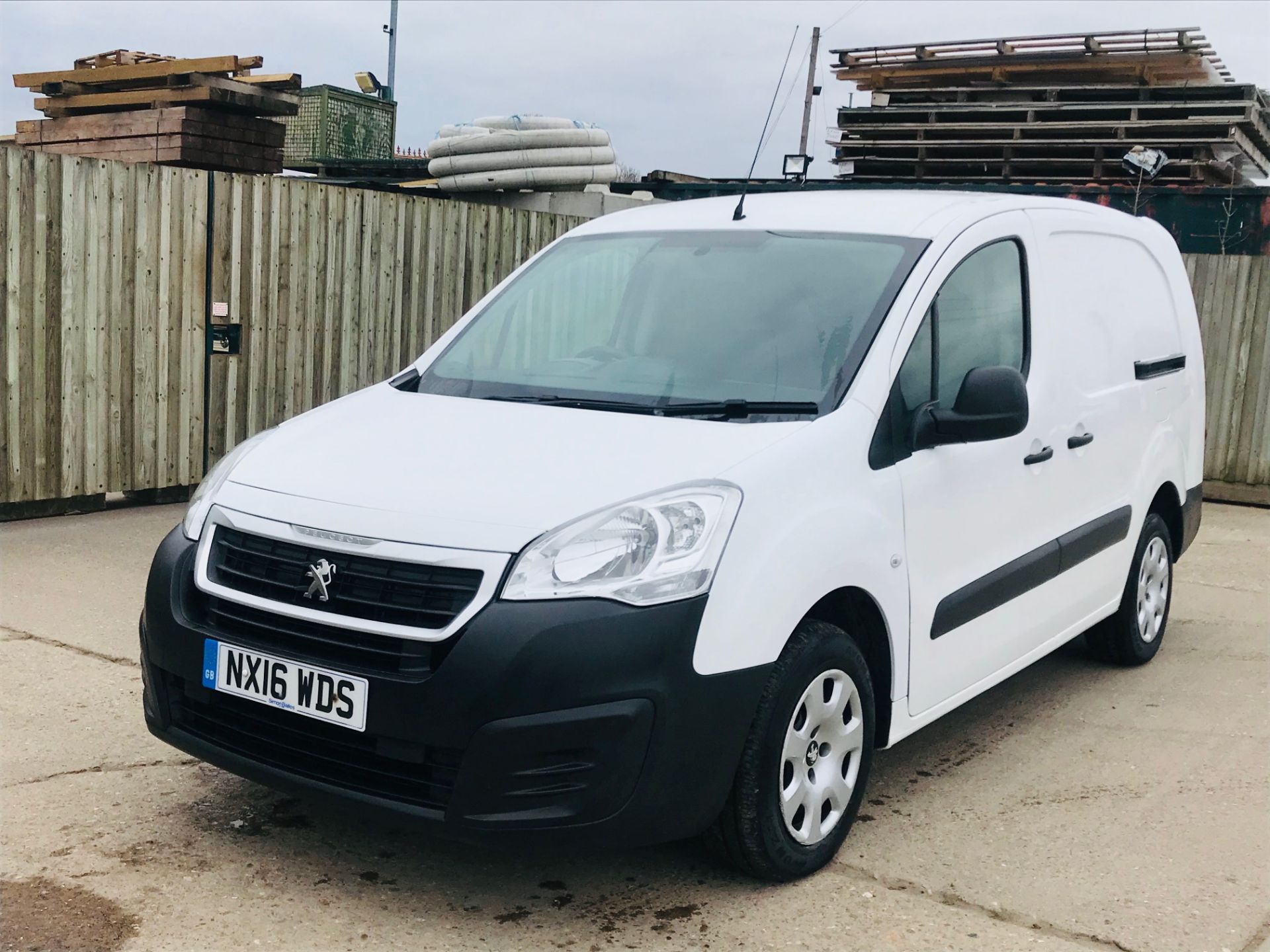 (On Sale) PEUGEOT PARTNER 1.6HDI CRC 5 SEATER DUAL LINER / CREW VAN (2016) 1 OWNER FSH *RARE* - Image 5 of 31