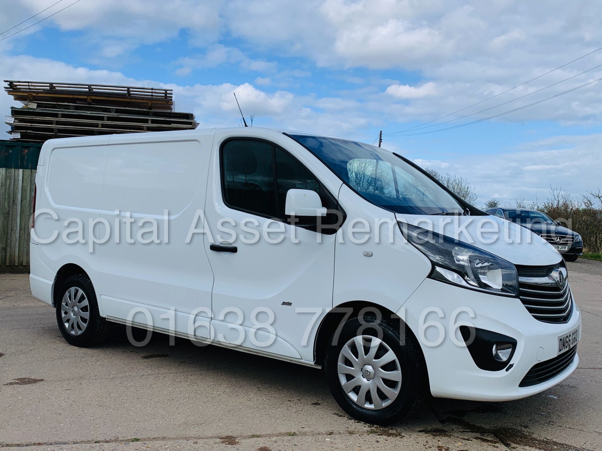 VAUXHALL VIVARO *SPORTIVE* SWB - PANEL VAN (2017 - EURO 6 MODEL) '1.6 CDTI - 6 SPEED' (1 OWNER) - Bild 2 aus 40