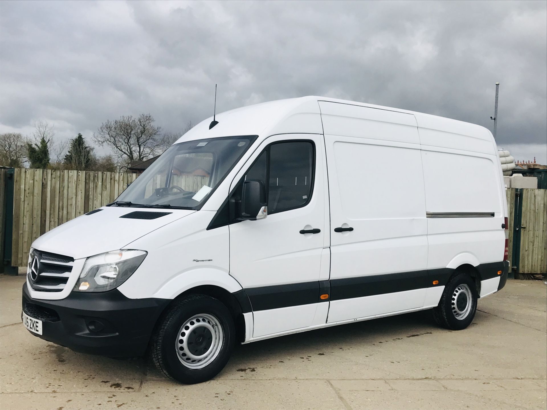 On Sale MERCEDES SPRINTER 313CDI "PREMIUM - 20TH ANNIVERSARY" 1 OWNER FSH - SAT NAV - AC ELEC PACK - Image 3 of 41