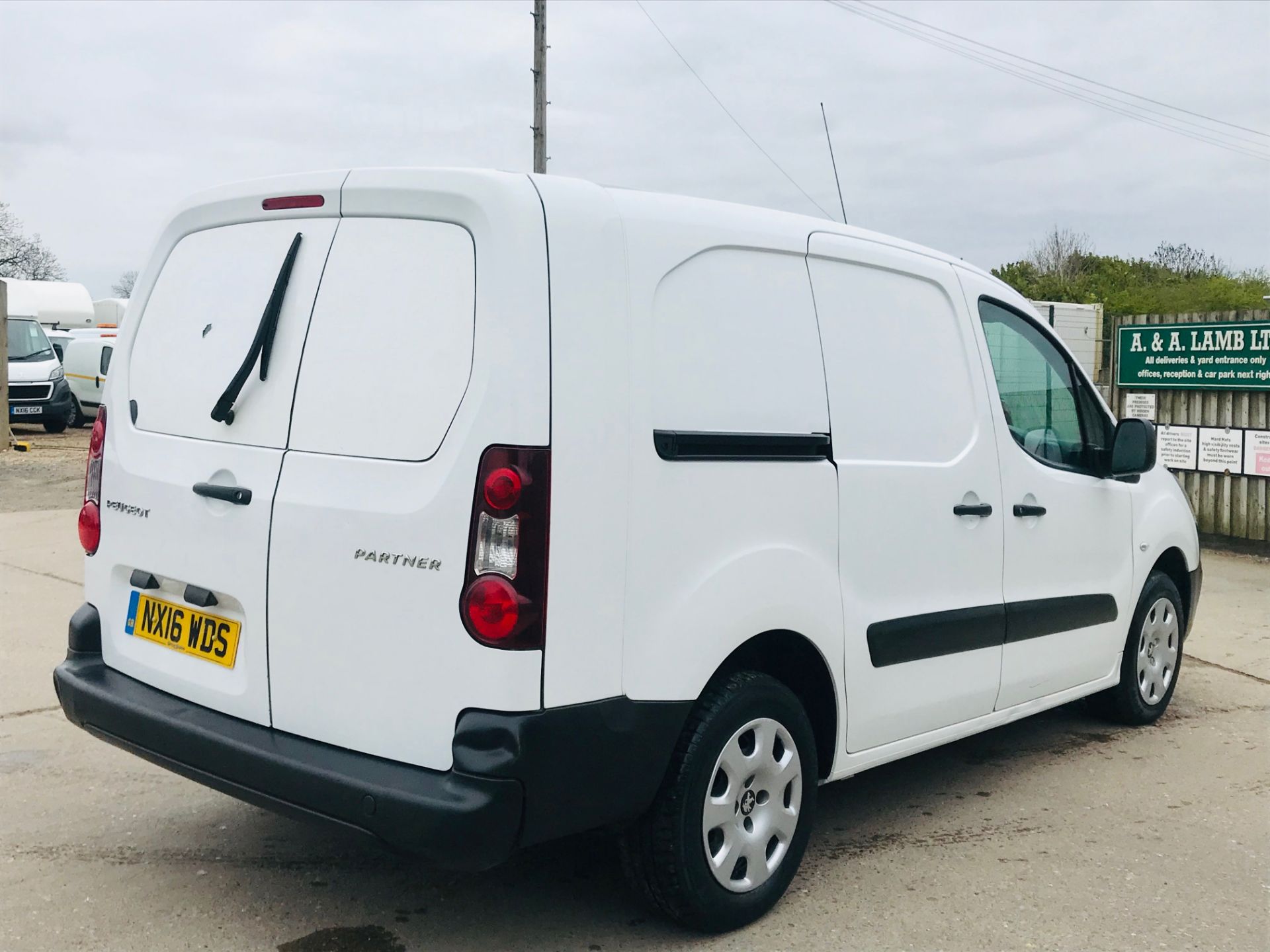 (On Sale) PEUGEOT PARTNER 1.6HDI CRC 5 SEATER DUAL LINER / CREW VAN (2016) 1 OWNER FSH *RARE* - Image 12 of 31