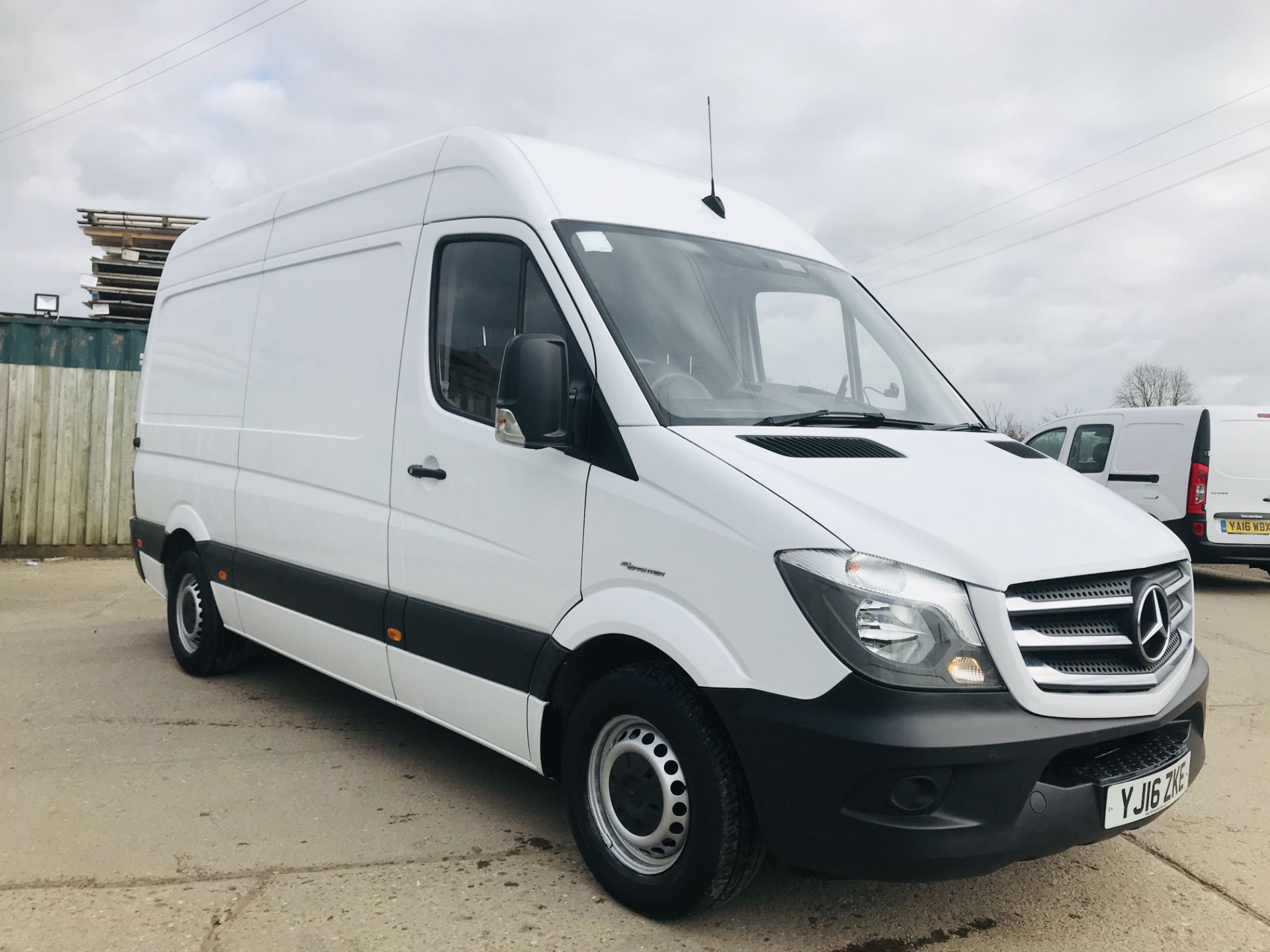 On Sale MERCEDES SPRINTER 313CDI "PREMIUM - 20TH ANNIVERSARY" 1 OWNER FSH - SAT NAV - AC ELEC PACK - Image 13 of 41