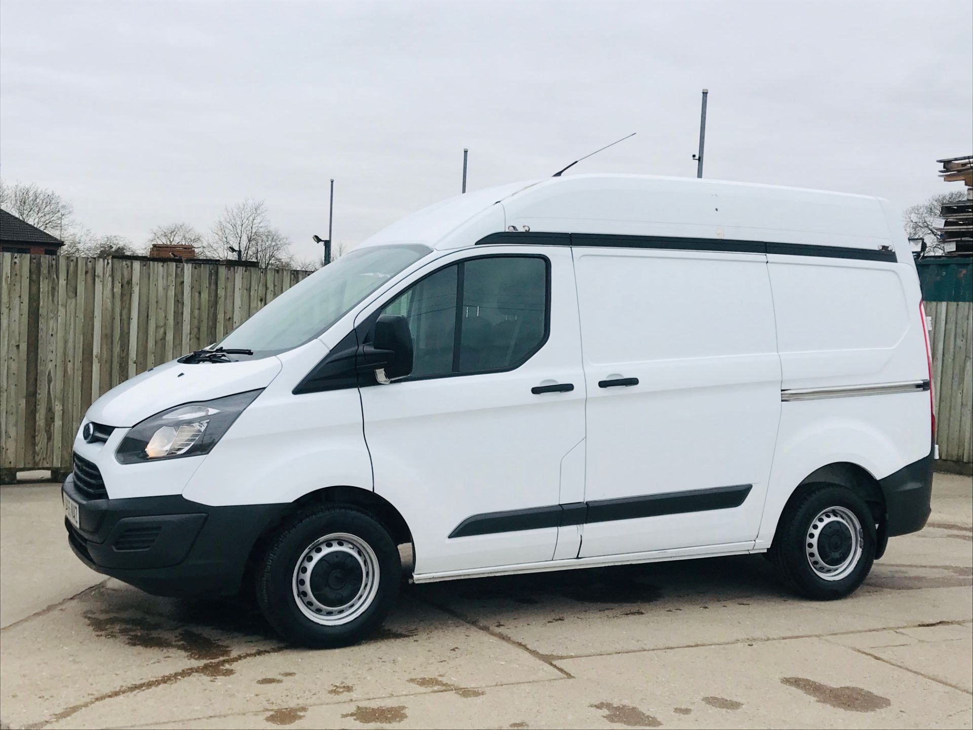 FORD TRANSIT CUSTOM ECO-TECH (2016 MODEL) HI TOP - 1 OWNER *AIR CON* *IDEADL CAMPER CONVERSION*