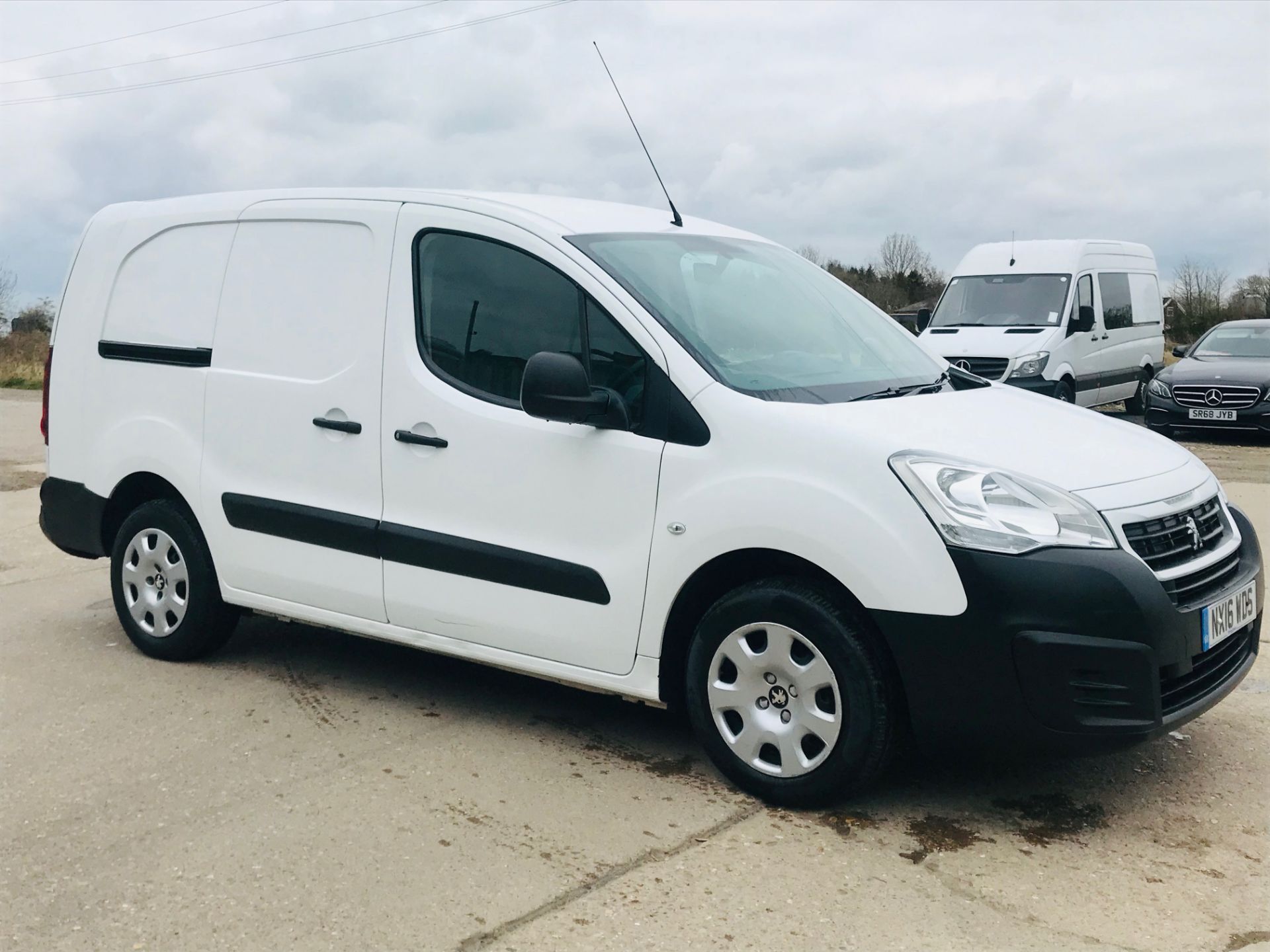 (On Sale) PEUGEOT PARTNER 1.6HDI CRC 5 SEATER DUAL LINER / CREW VAN (2016) 1 OWNER FSH *RARE* - Bild 14 aus 31