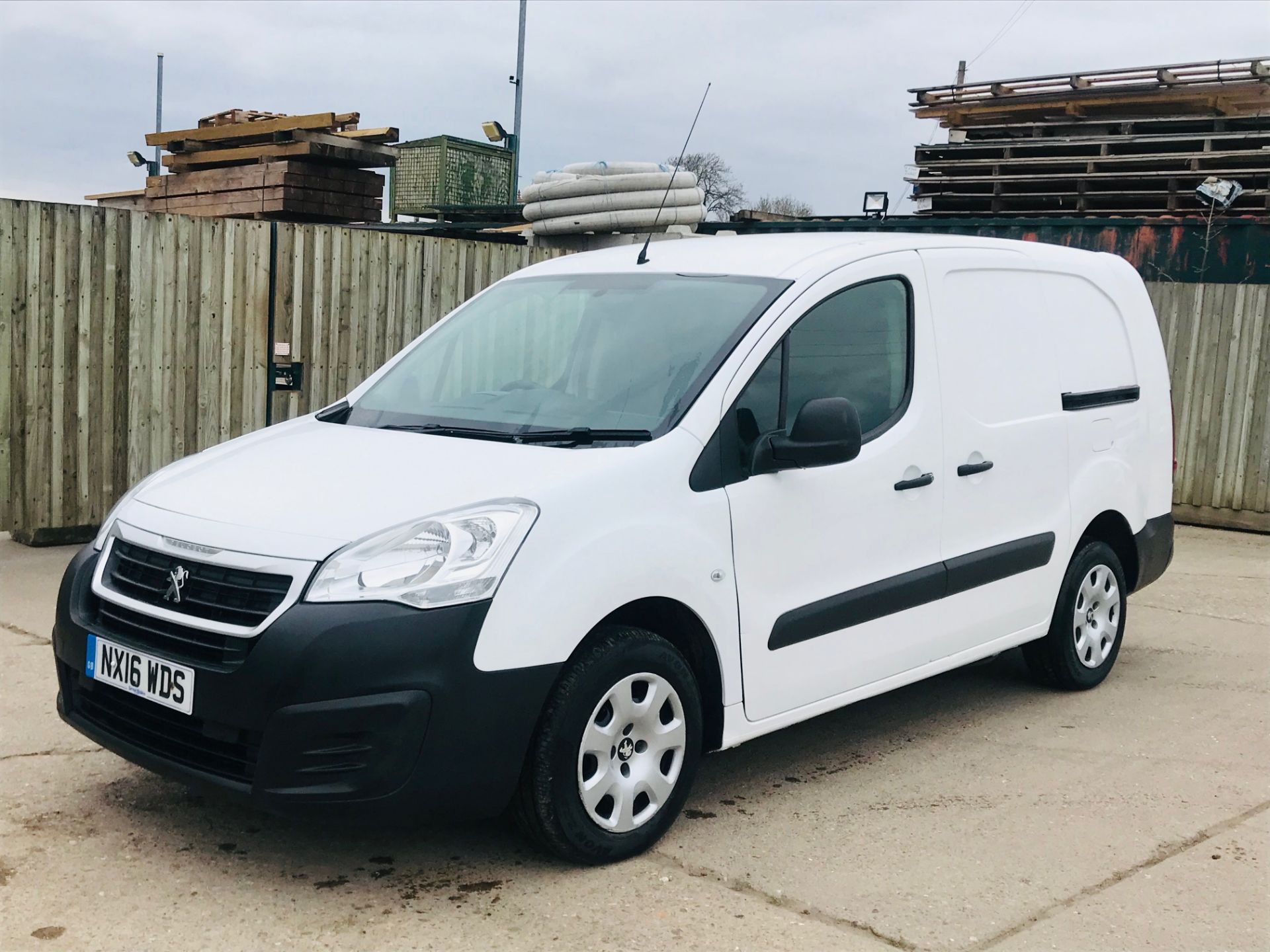 (On Sale) PEUGEOT PARTNER 1.6HDI CRC 5 SEATER DUAL LINER / CREW VAN (2016) 1 OWNER FSH *RARE* - Bild 6 aus 31