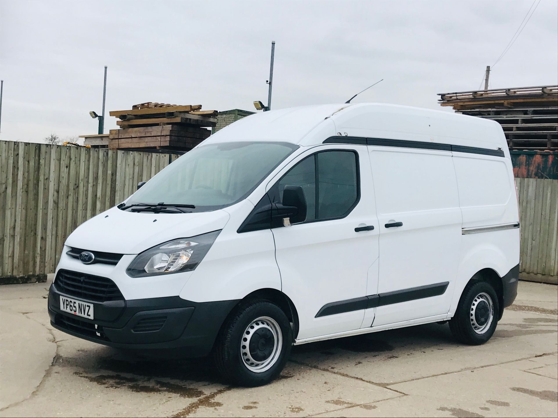 FORD TRANSIT CUSTOM ECO-TECH (2016 MODEL) HI TOP - 1 OWNER *AIR CON* *IDEADL CAMPER CONVERSION* - Image 2 of 32