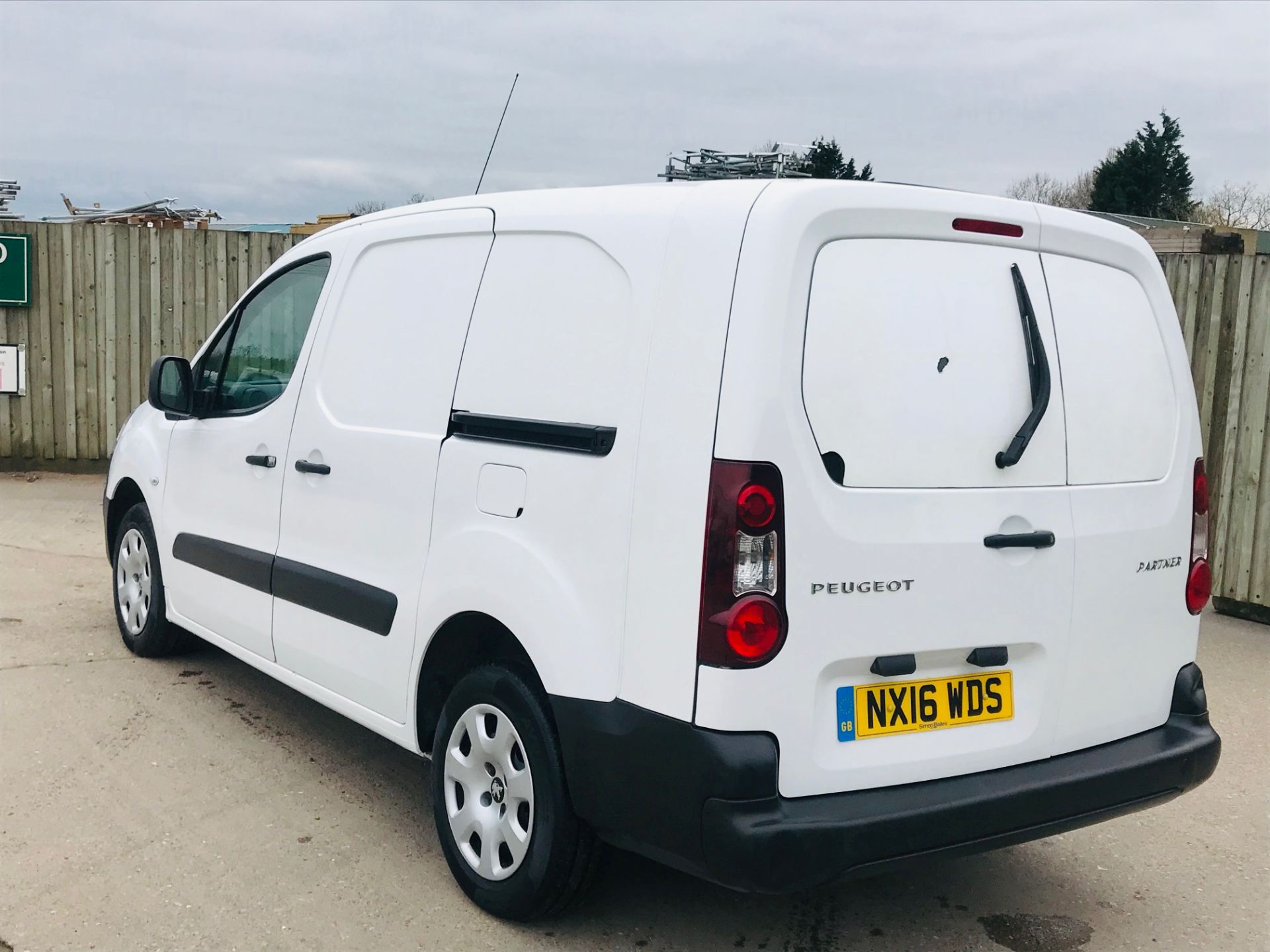 (On Sale) PEUGEOT PARTNER 1.6HDI CRC 5 SEATER DUAL LINER / CREW VAN (2016) 1 OWNER FSH *RARE* - Image 10 of 31