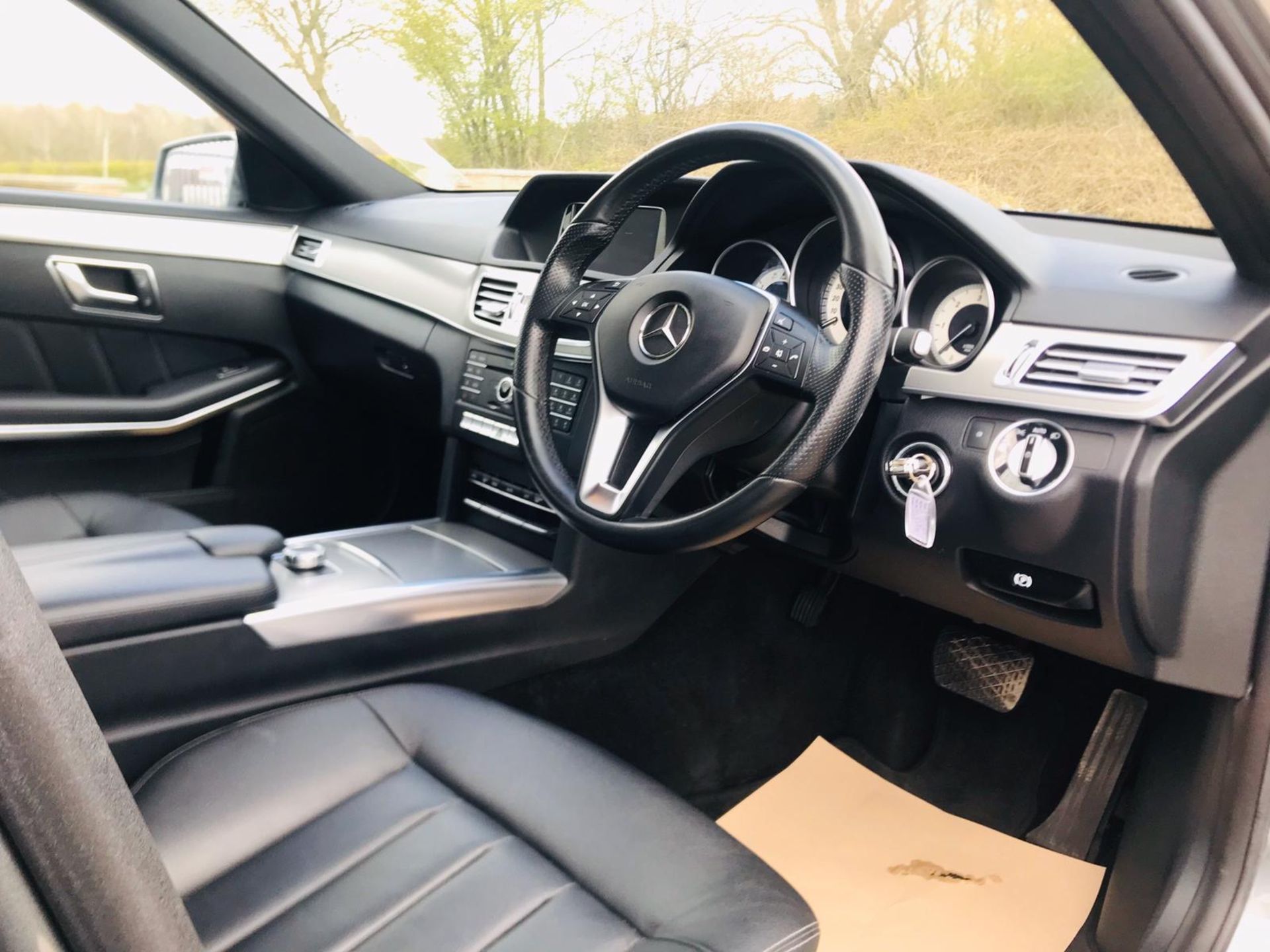 ON SALE MERCEDES E220d (16 REG) BLUETEC "SPECIAL EQUIPMENT" 1 OWNER FSH *SAT NAV* FULL LEATHER - - Image 11 of 28