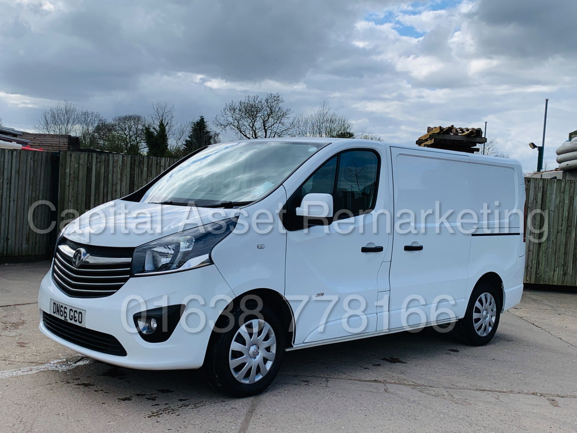 VAUXHALL VIVARO *SPORTIVE* SWB - PANEL VAN (2017 - EURO 6 MODEL) '1.6 CDTI - 6 SPEED' (1 OWNER) - Bild 8 aus 40