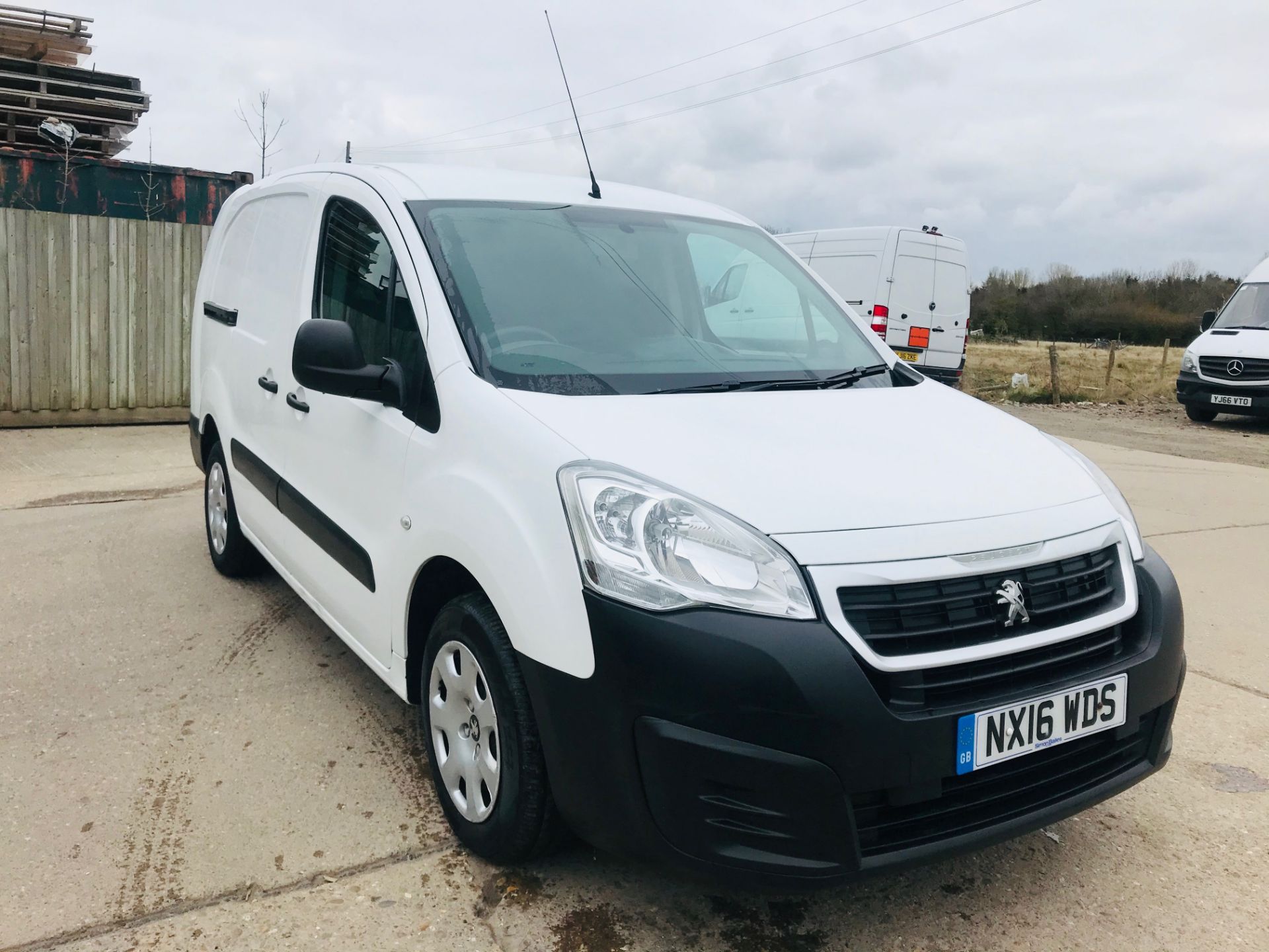 (On Sale) PEUGEOT PARTNER 1.6HDI CRC 5 SEATER DUAL LINER / CREW VAN (2016) 1 OWNER FSH *RARE* - Bild 3 aus 31