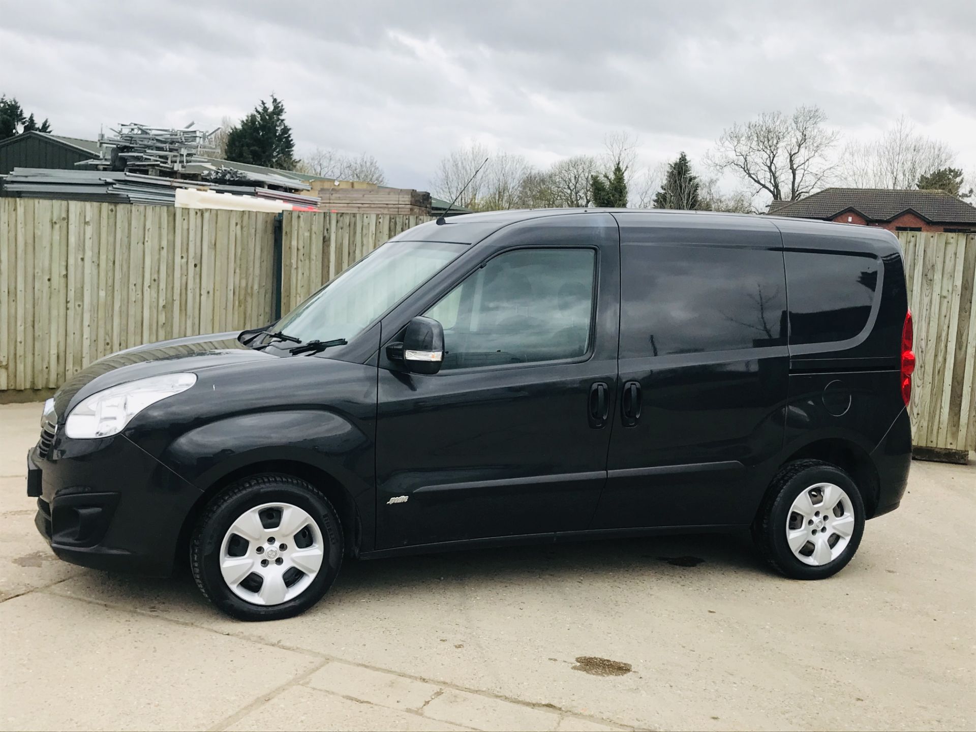 On Sale VAUXHALL COMBO 2000 CDTI "SPORTIVE" 1 OWNER FSH (15 REG) VERY RARE -AC - ELEC PACK -SLD