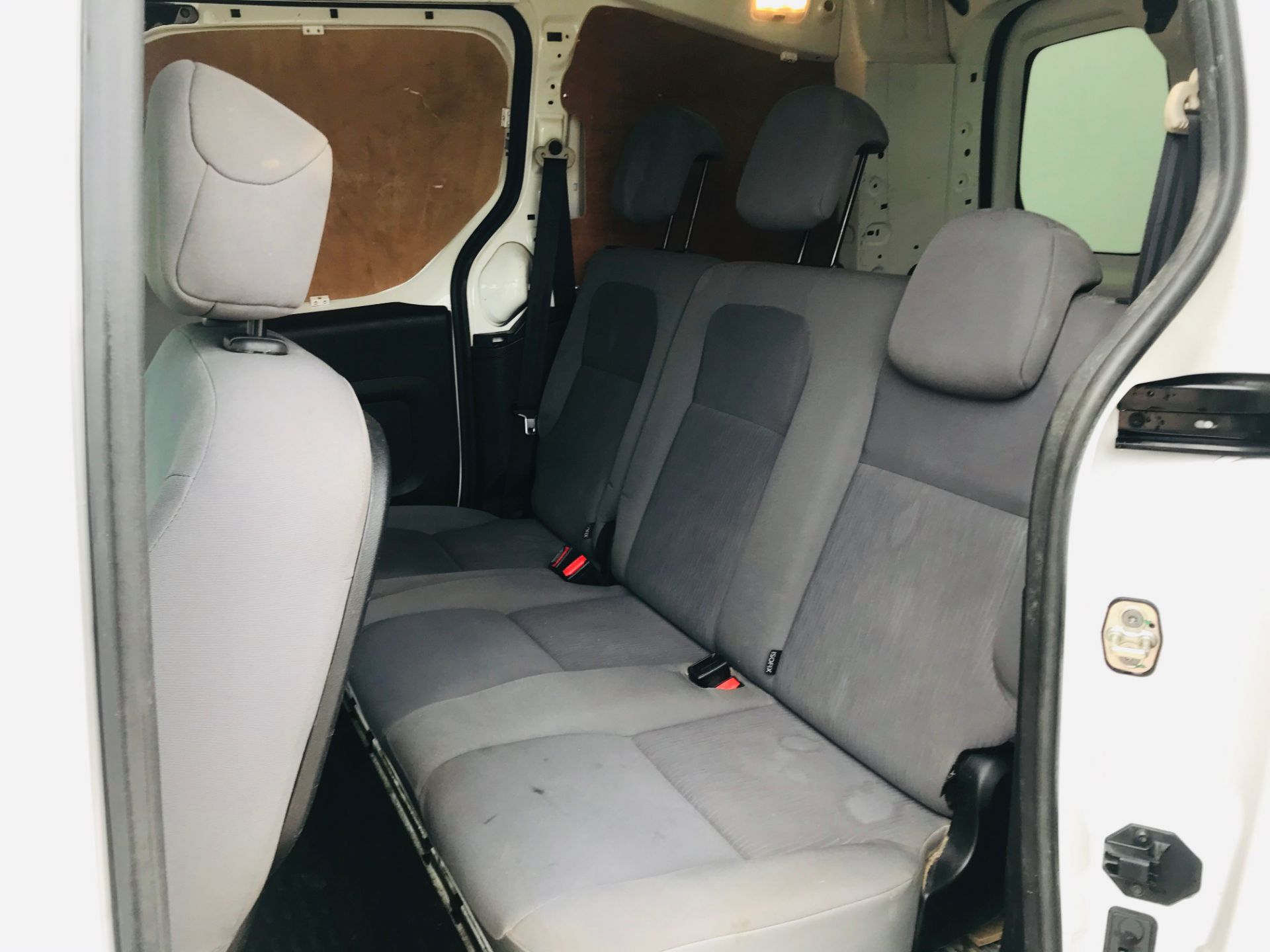 (On Sale) PEUGEOT PARTNER 1.6HDI CRC 5 SEATER DUAL LINER / CREW VAN (2016) 1 OWNER FSH *RARE* - Image 28 of 31