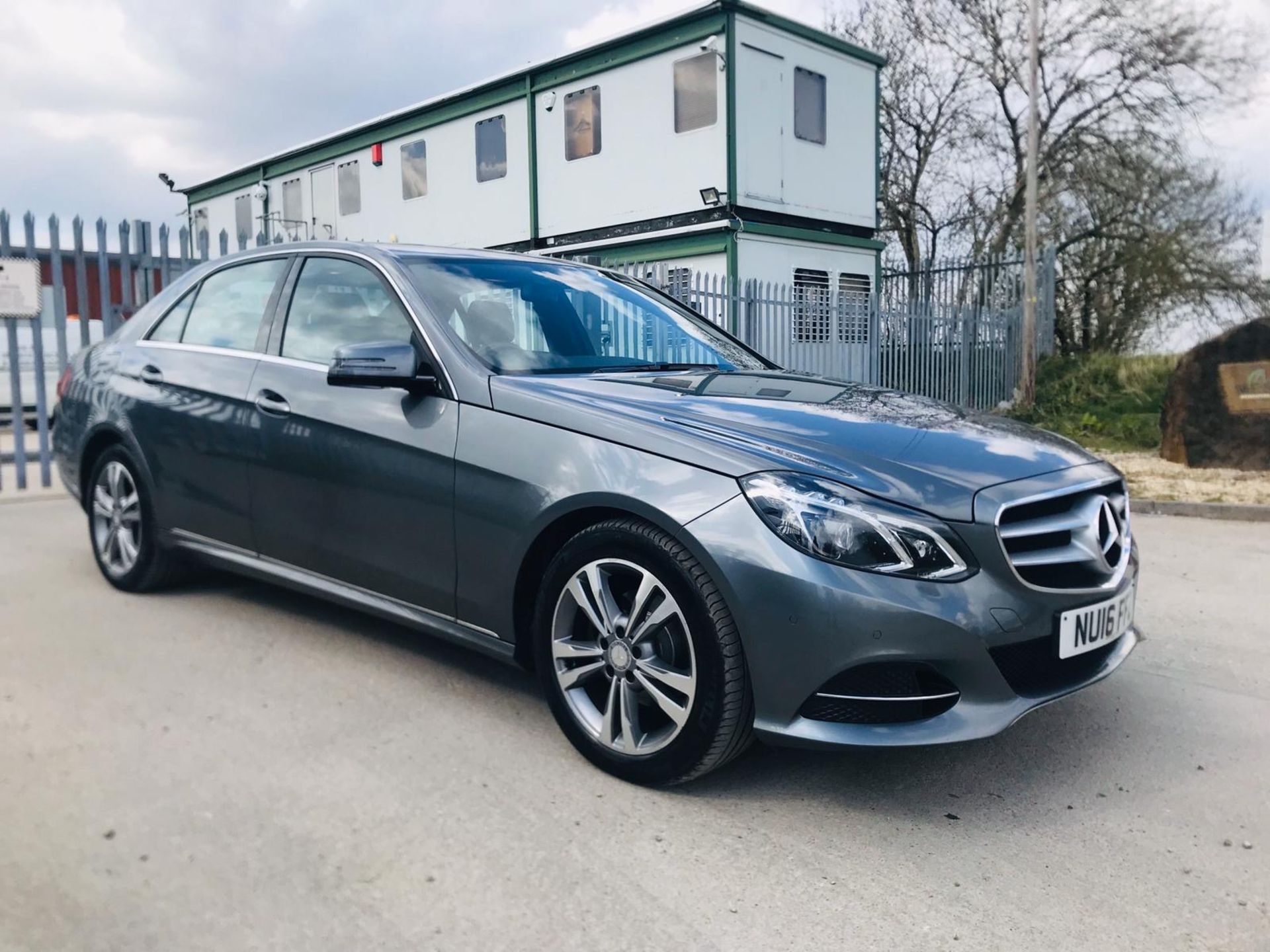 ON SALE MERCEDES E220d (16 REG) BLUETEC "SPECIAL EQUIPMENT" 1 OWNER FSH *SAT NAV* FULL LEATHER -