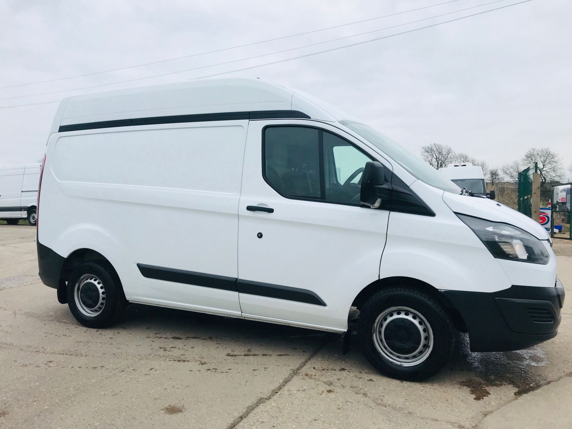 FORD TRANSIT CUSTOM ECO-TECH (2016 MODEL) HI TOP - 1 OWNER *AIR CON* *IDEADL CAMPER CONVERSION* - Image 11 of 32