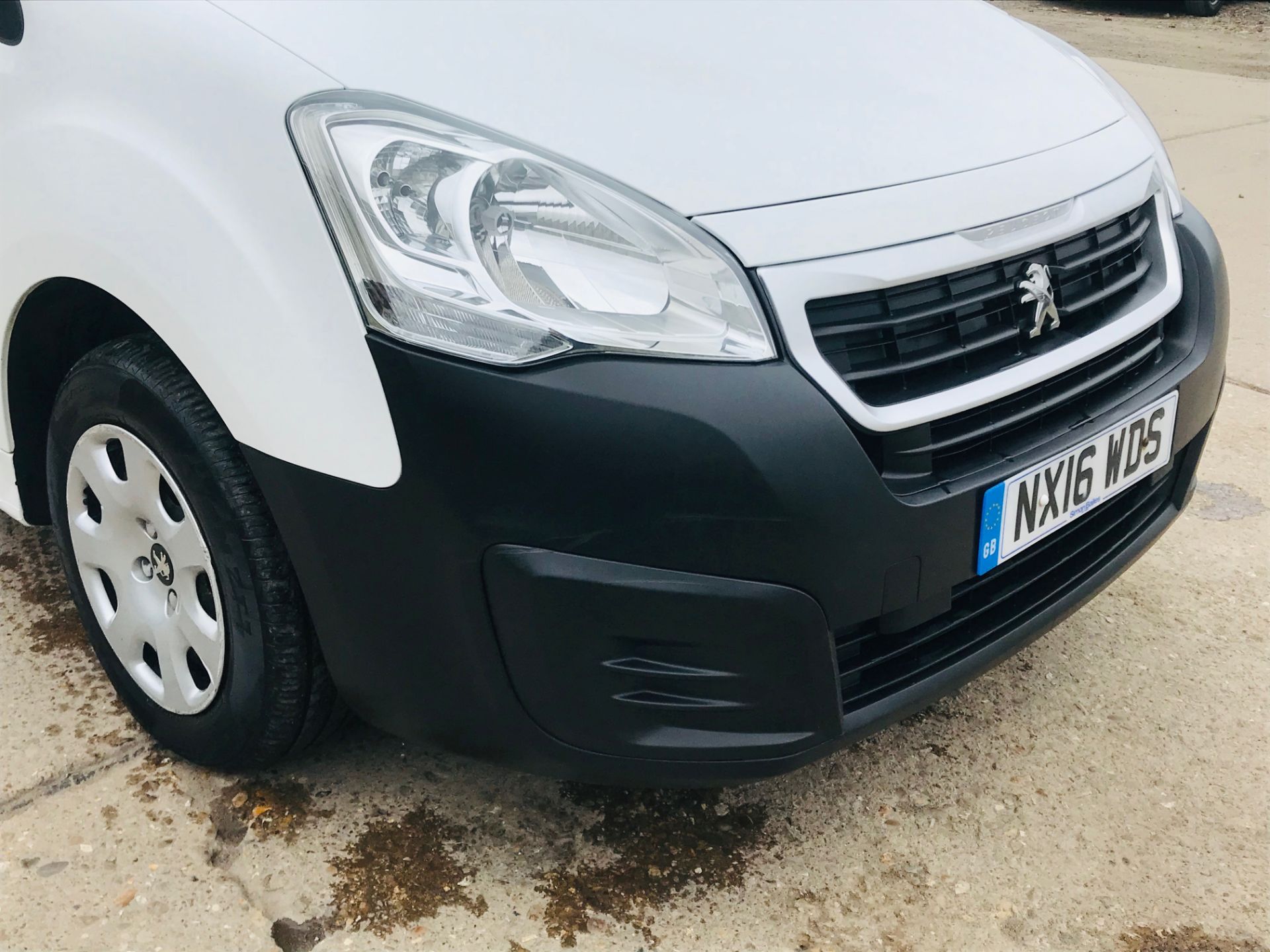 (On Sale) PEUGEOT PARTNER 1.6HDI CRC 5 SEATER DUAL LINER / CREW VAN (2016) 1 OWNER FSH *RARE* - Image 15 of 31