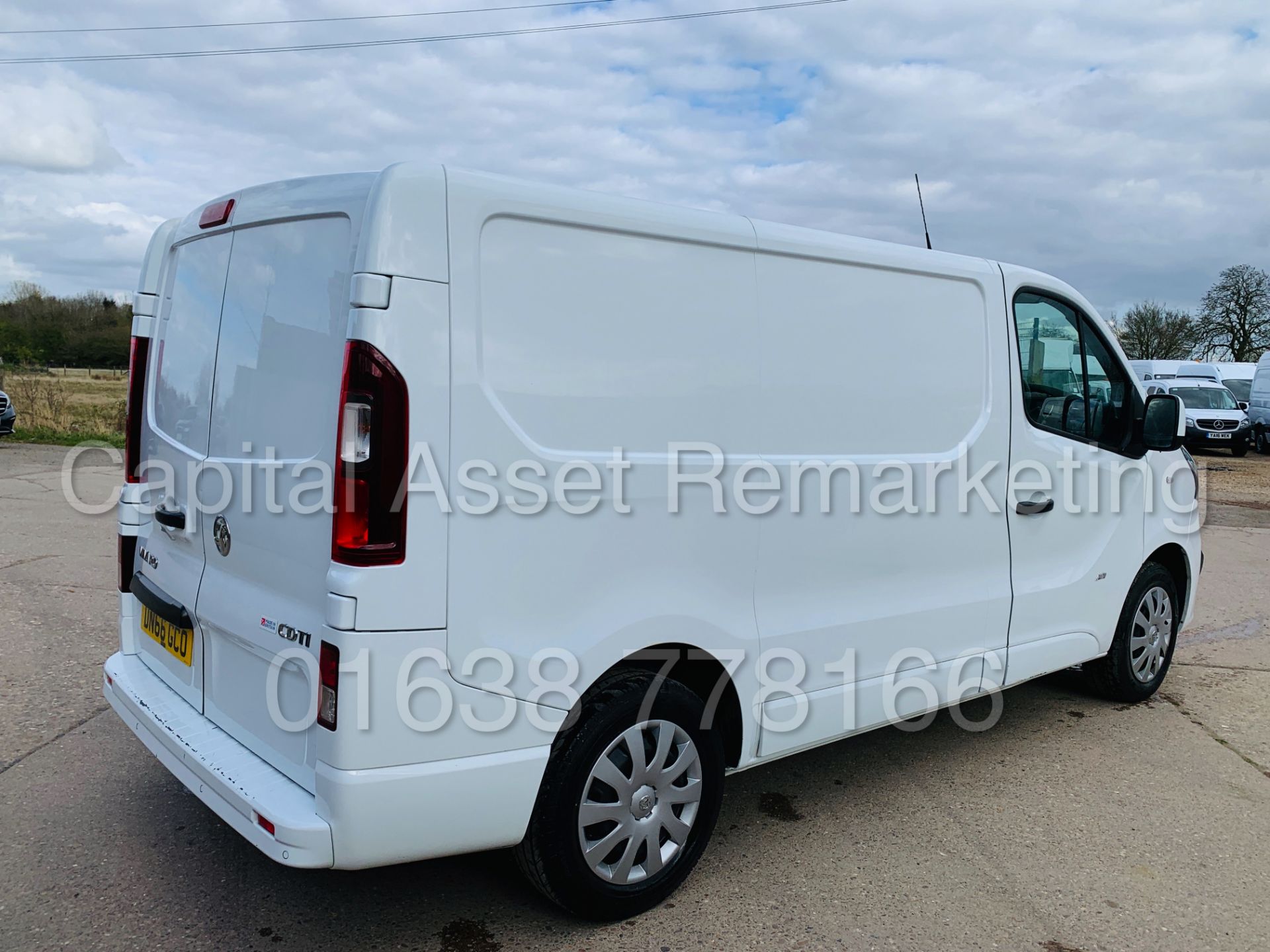 VAUXHALL VIVARO *SPORTIVE* SWB - PANEL VAN (2017 - EURO 6 MODEL) '1.6 CDTI - 6 SPEED' (1 OWNER) - Bild 13 aus 40