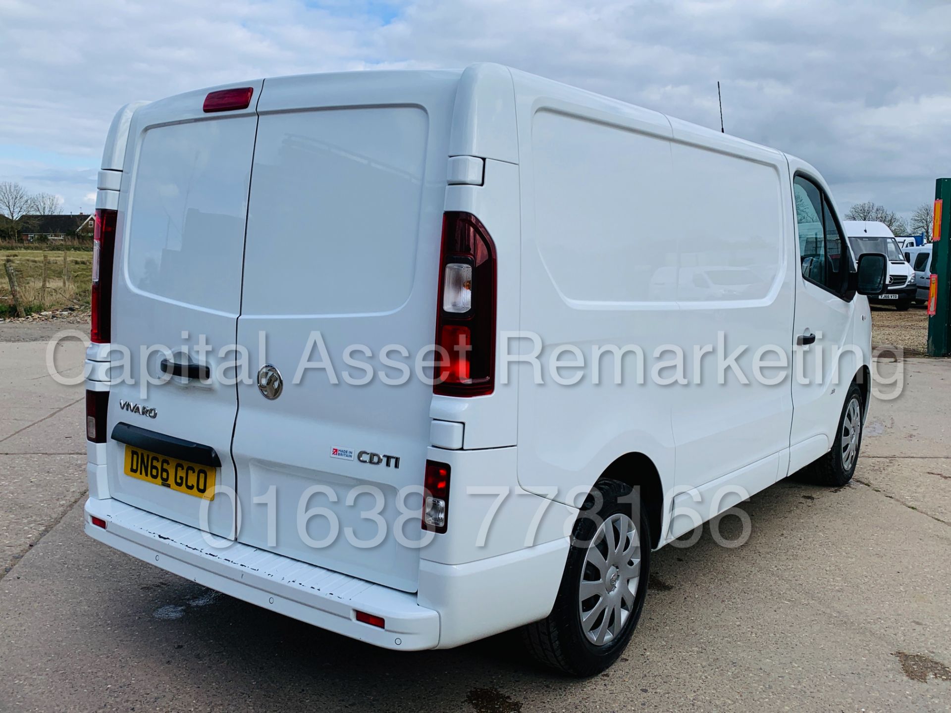 VAUXHALL VIVARO *SPORTIVE* SWB - PANEL VAN (2017 - EURO 6 MODEL) '1.6 CDTI - 6 SPEED' (1 OWNER) - Image 12 of 40