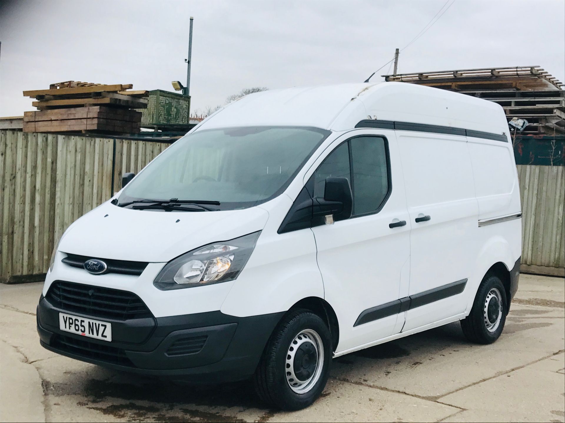 FORD TRANSIT CUSTOM ECO-TECH (2016 MODEL) HI TOP - 1 OWNER *AIR CON* *IDEADL CAMPER CONVERSION* - Image 3 of 32