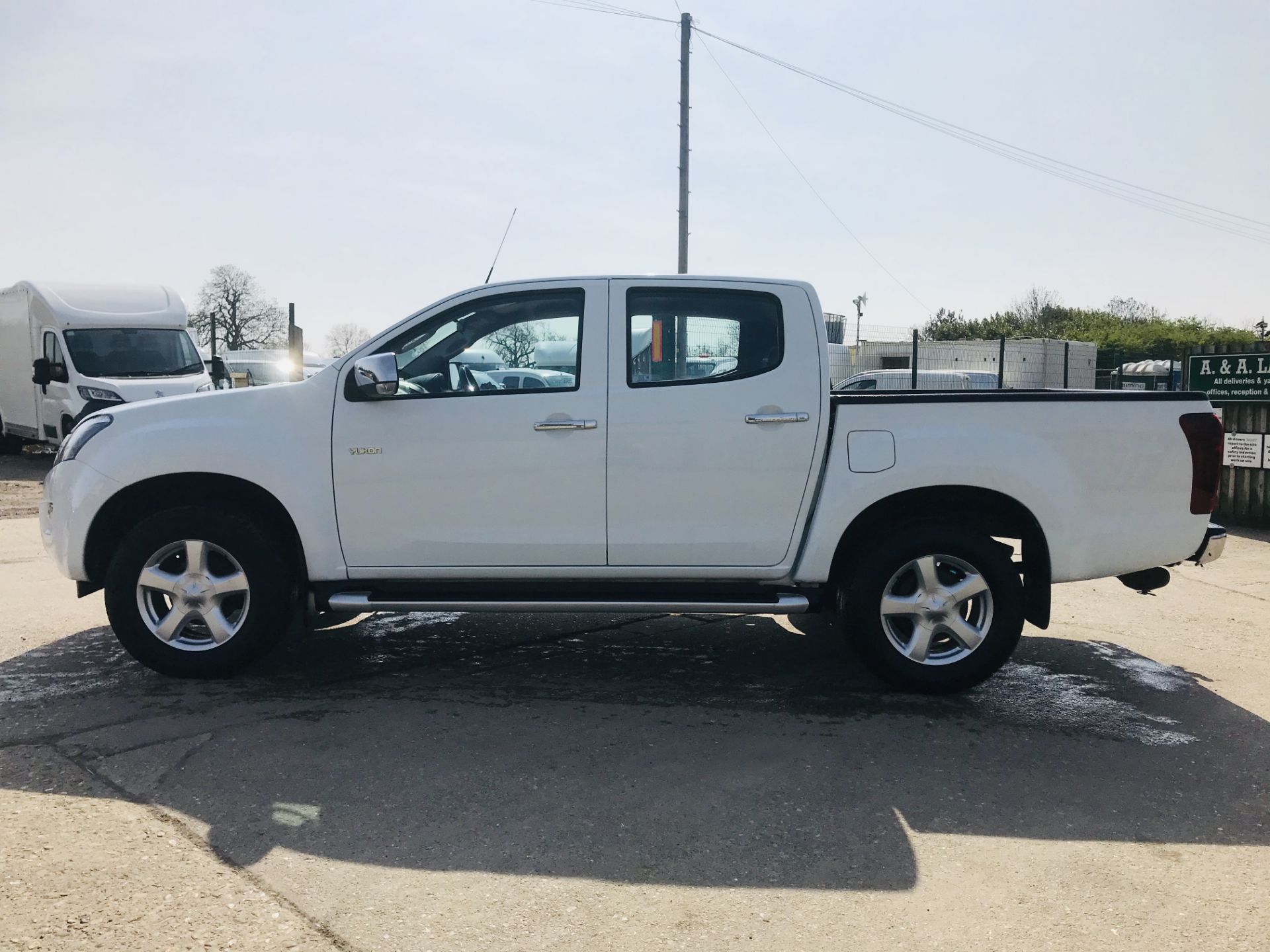 On Sale ISUZU D-MAX YUKON 2.5 TWIN TURBO DIESEL D/C (17 REG) 1 OWNER FSH - LOW MILES WOW - Image 8 of 34