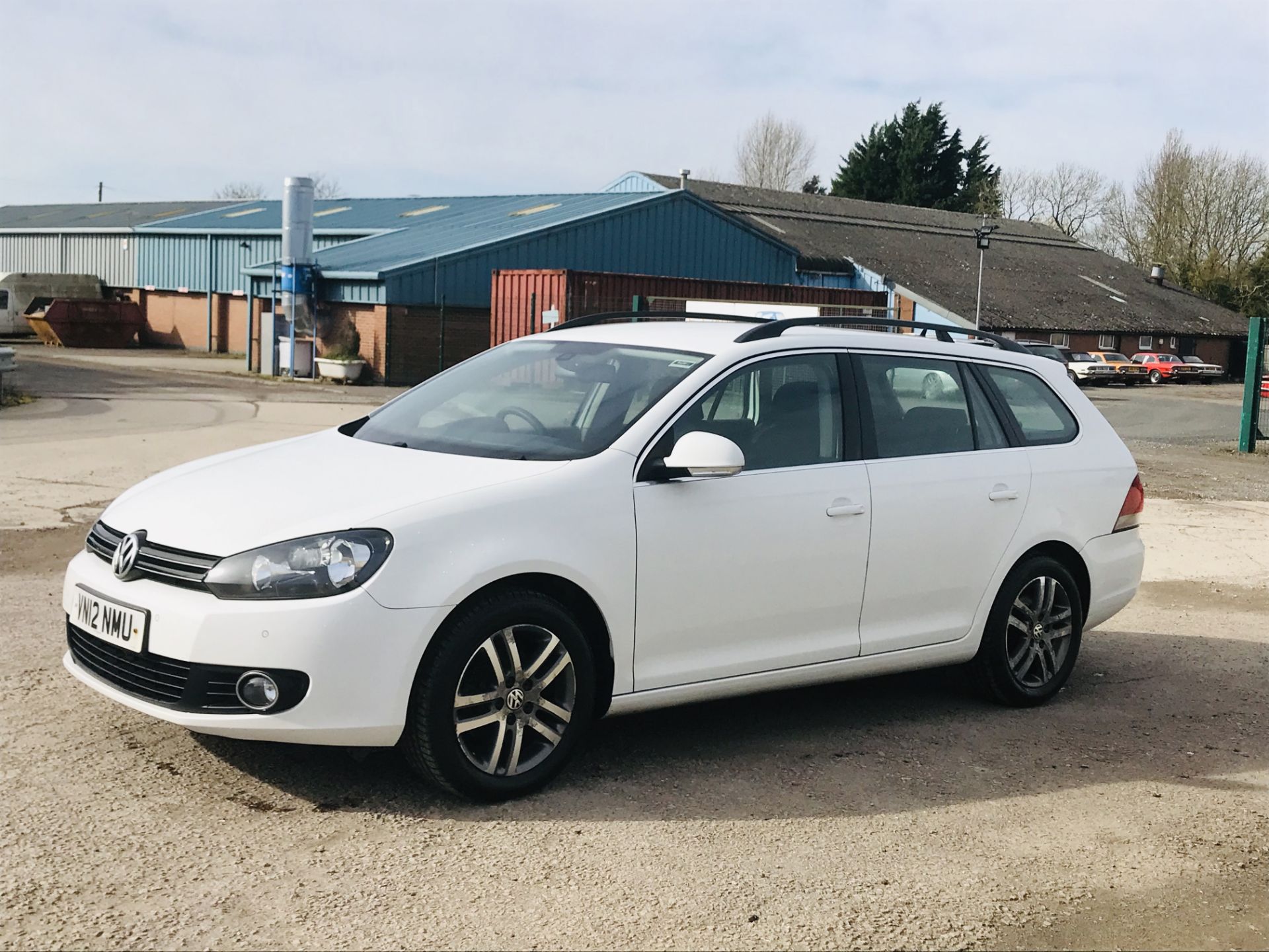 On Sale VOLKSWAGEN GOLF TDI "BLUEMOTION" ESTATE (12 REG - NEW SHAPE) 1 OWNER - FSH - AIR CON - Image 6 of 38