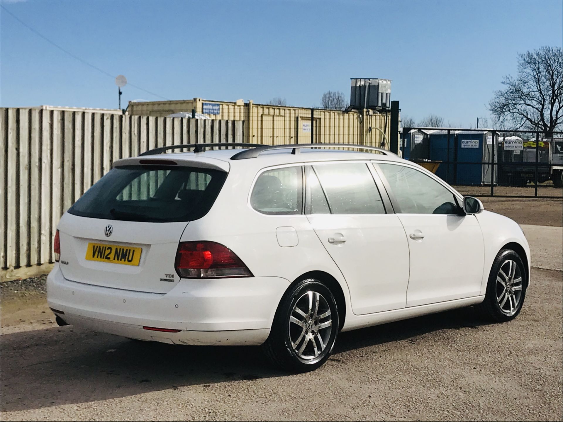 On Sale VOLKSWAGEN GOLF TDI "BLUEMOTION" ESTATE (12 REG - NEW SHAPE) 1 OWNER - FSH - AIR CON - Image 11 of 38