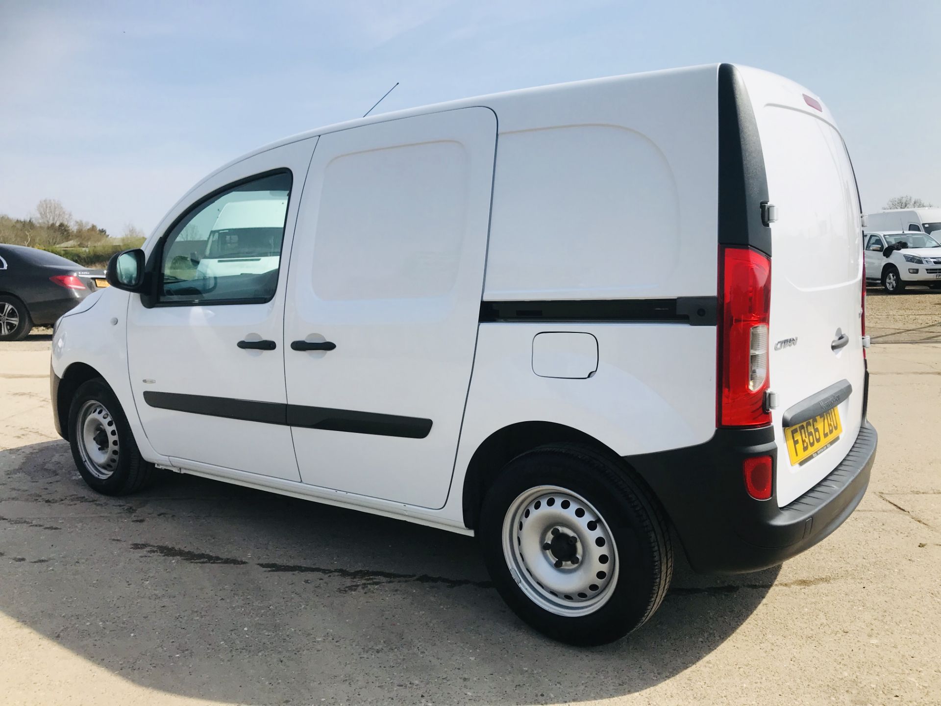 (ON SALE) MERCEDES CITAN 109CDI *BLUE EFFICIENCY EURO 6* LWB (2017 MODEL) 1 OWNER FSH - SIDE DOOR - Image 11 of 26