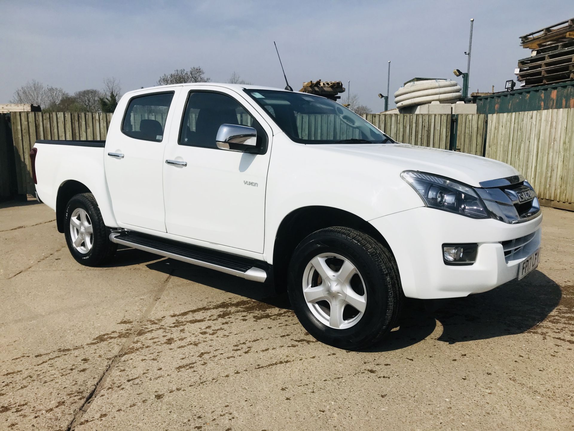 On Sale ISUZU D-MAX YUKON 2.5 TWIN TURBO DIESEL D/C (17 REG) 1 OWNER FSH - LOW MILES WOW - Image 2 of 34