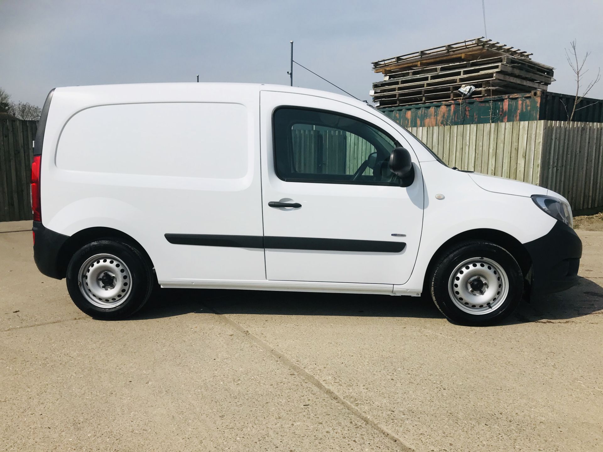 (ON SALE) MERCEDES CITAN 109CDI *BLUE EFFICIENCY EURO 6* LWB (2017 MODEL) 1 OWNER FSH - SIDE DOOR - Image 8 of 26