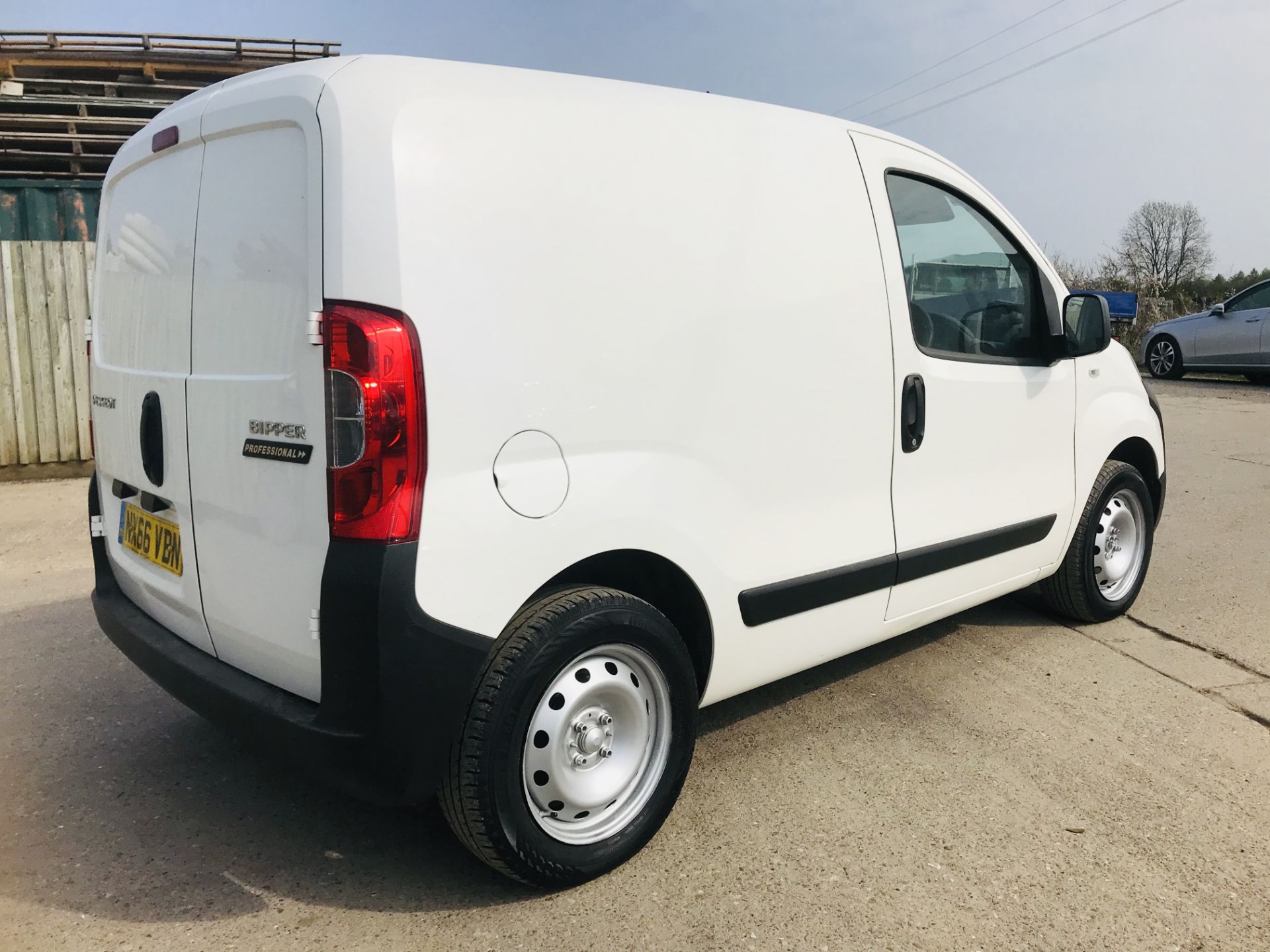 ON SALE PEUGEOT BIPPER 1.3"HDI" PROFESSIONAL (2017 MODEL) 1 OWNER FSH *AIR CON* EURO 6 - SLD - Image 11 of 31