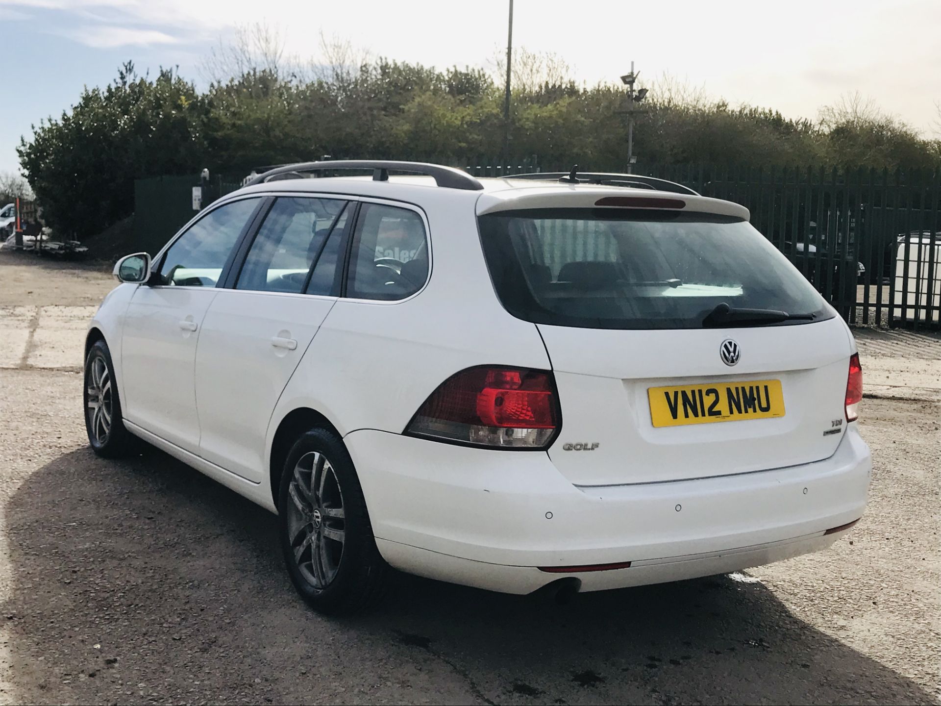 On Sale VOLKSWAGEN GOLF TDI "BLUEMOTION" ESTATE (12 REG - NEW SHAPE) 1 OWNER - FSH - AIR CON - Image 8 of 38