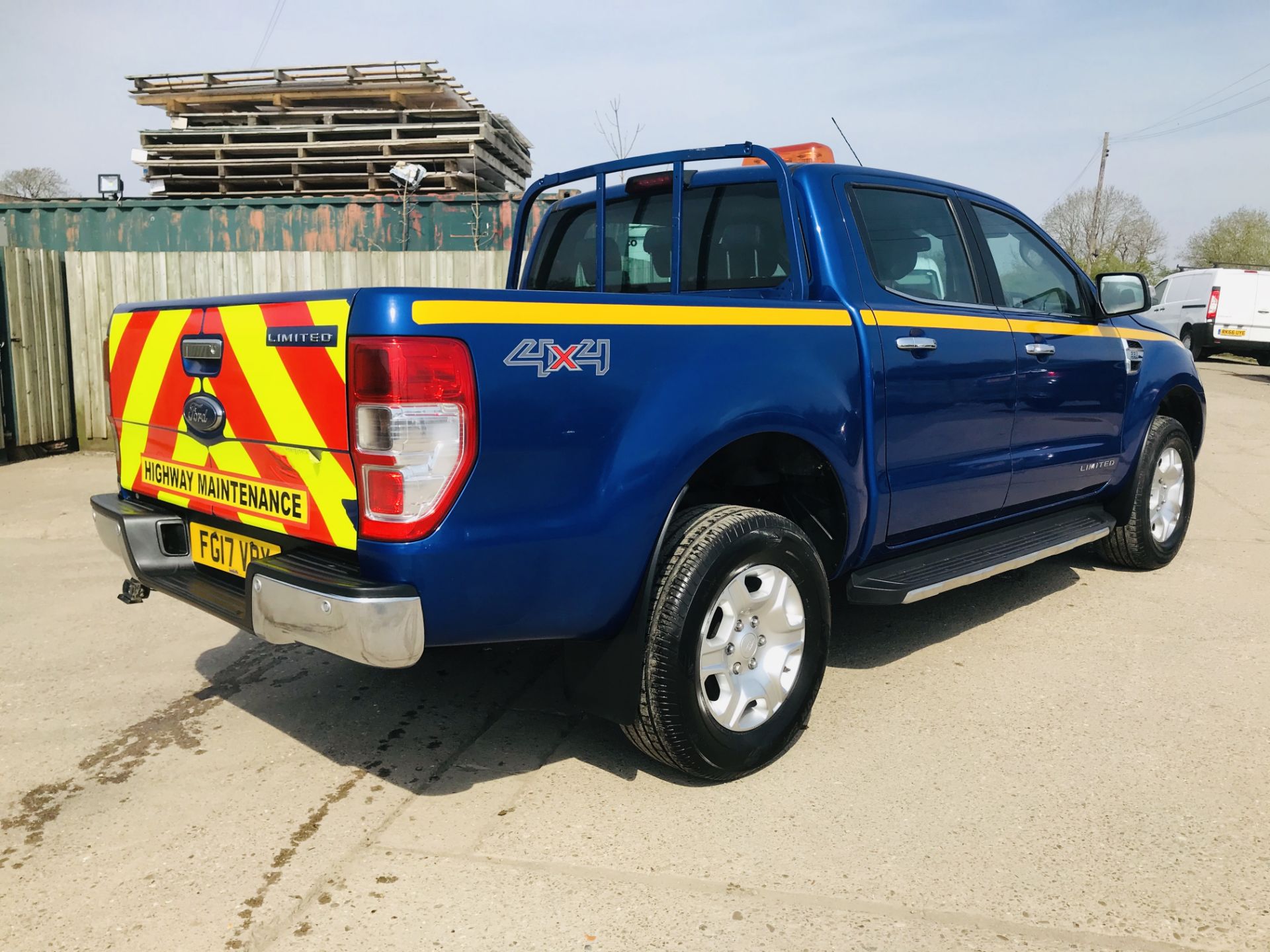 ON SALE FORD RANGER 2.2TDCI "LIMITED" D/C PICK UP (17 REG) 1 OWNER FSH - FULL LEATHER - CLIMATE & AC - Image 11 of 38