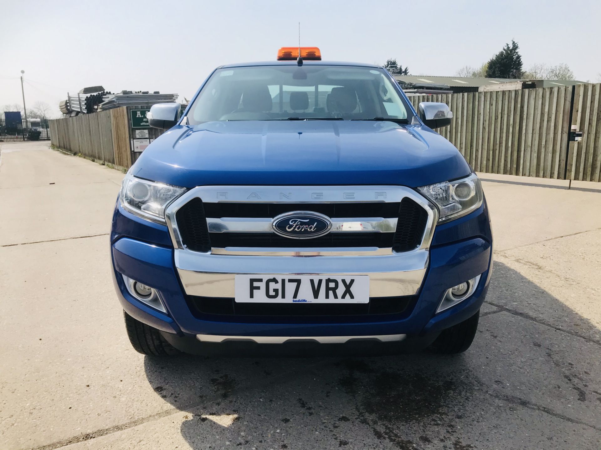 ON SALE FORD RANGER 2.2TDCI "LIMITED" D/C PICK UP (17 REG) 1 OWNER FSH - FULL LEATHER - CLIMATE & AC - Image 4 of 38