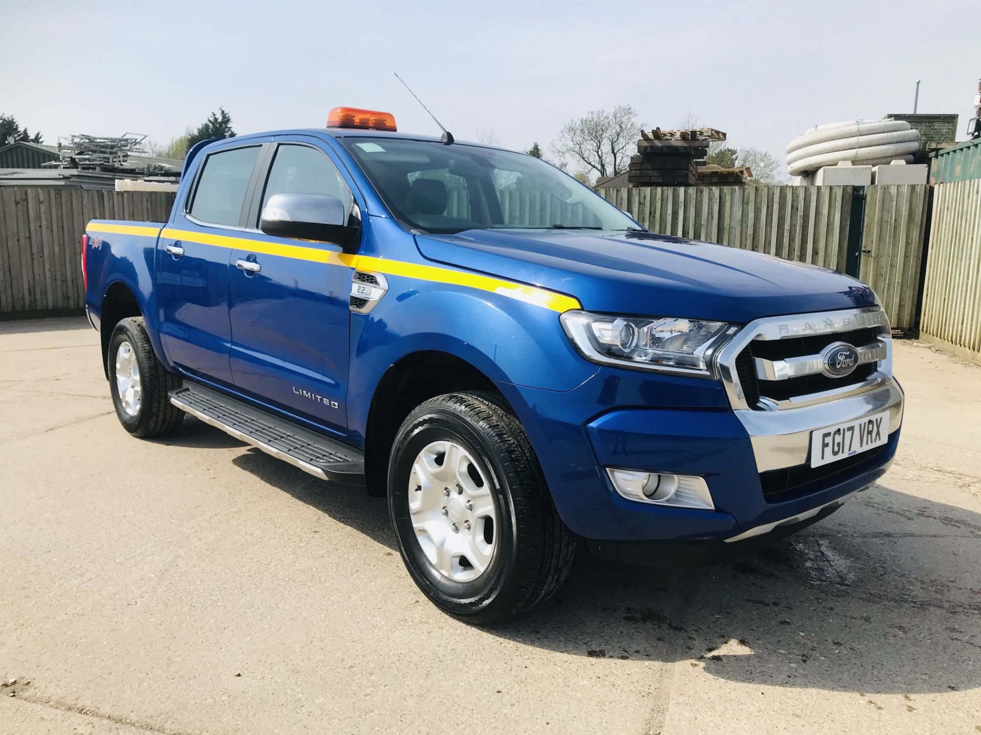 ON SALE FORD RANGER 2.2TDCI "LIMITED" D/C PICK UP (17 REG) 1 OWNER FSH - FULL LEATHER - CLIMATE & AC - Image 3 of 38