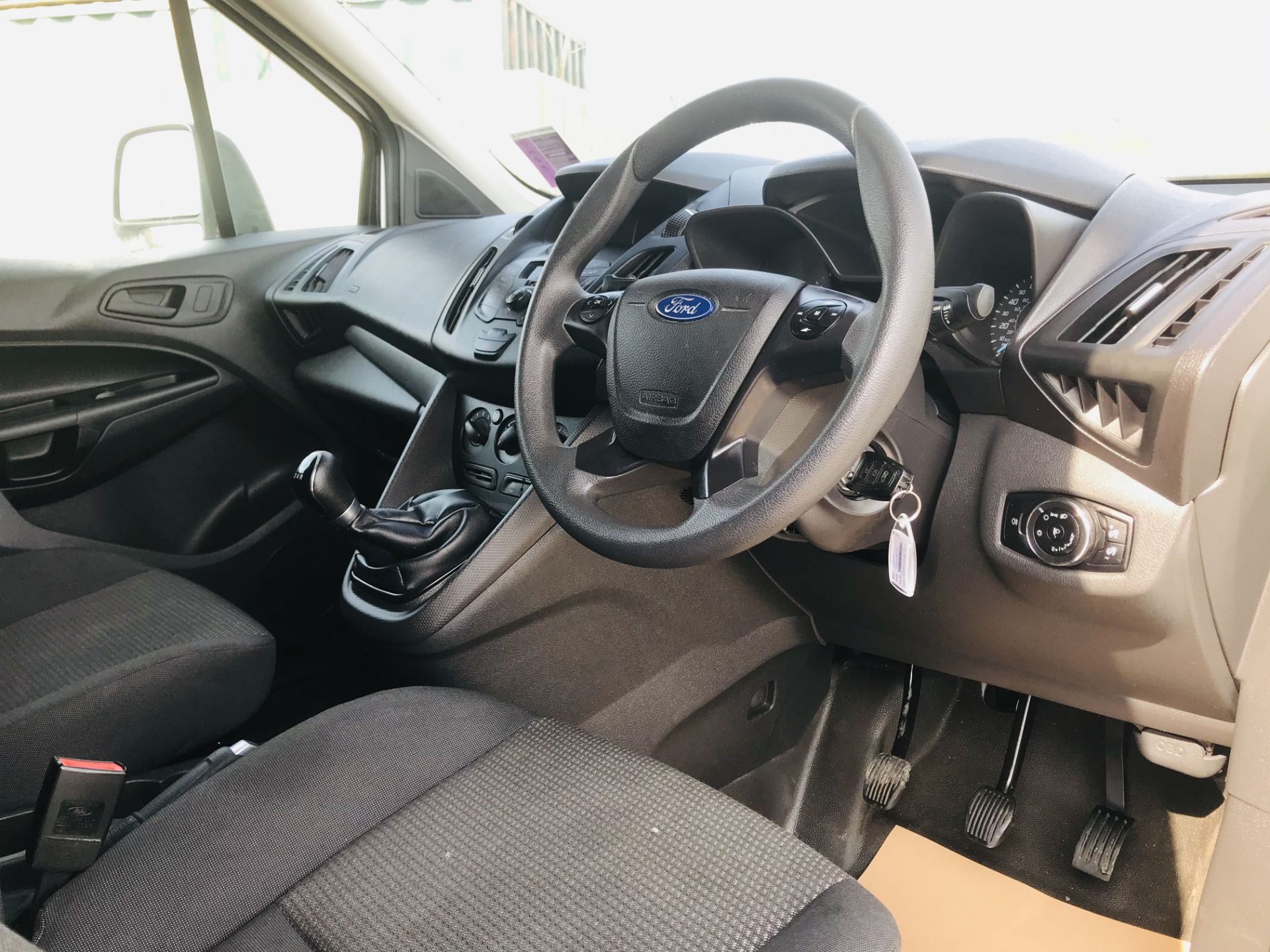 ON SALE FORD TRANSIT CONNECT 1.6TDCI ECO-TECH 'LWB' 2017 REG - 1 OWNER - FSH - EURO 6"ULEZ COMPLIANT - Image 15 of 30