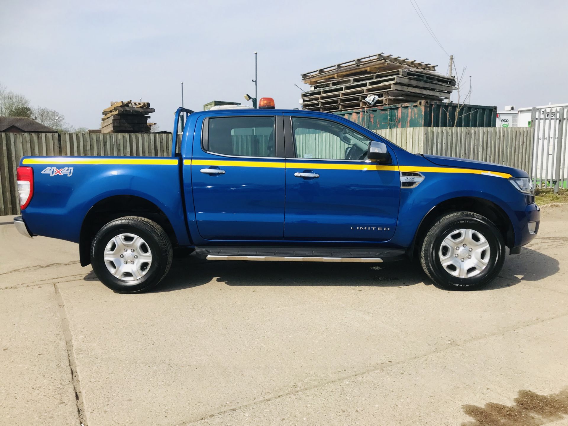 ON SALE FORD RANGER 2.2TDCI "LIMITED" D/C PICK UP (17 REG) 1 OWNER FSH - FULL LEATHER - CLIMATE & AC - Image 12 of 38