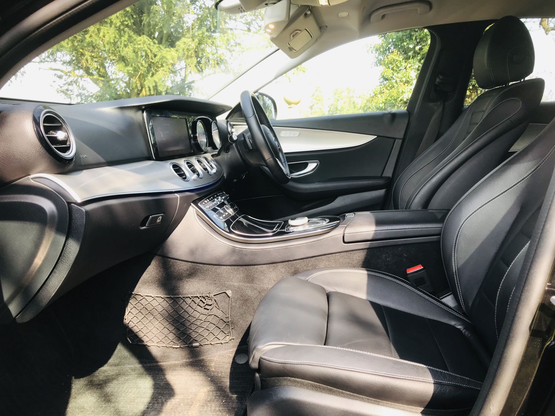 On Sale MERCEDES E220d "SPECIAL EQUIPMENT" 9G TRONIC (2019 MODEL) 1 OWNER - SAT NAV - LEATHER - WOW! - Image 12 of 26